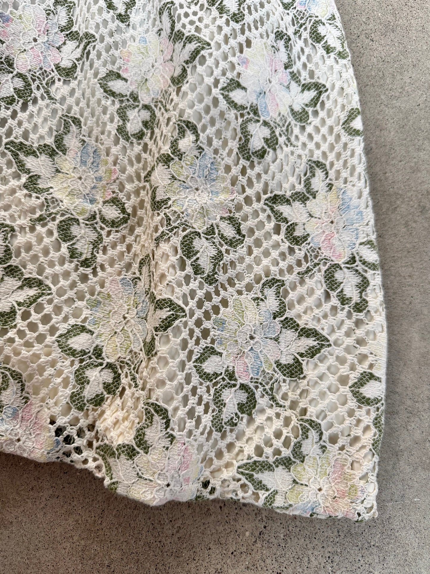 Vintage 1960s White Sleeveless Floral Crochet Lace Mini Dress | XS