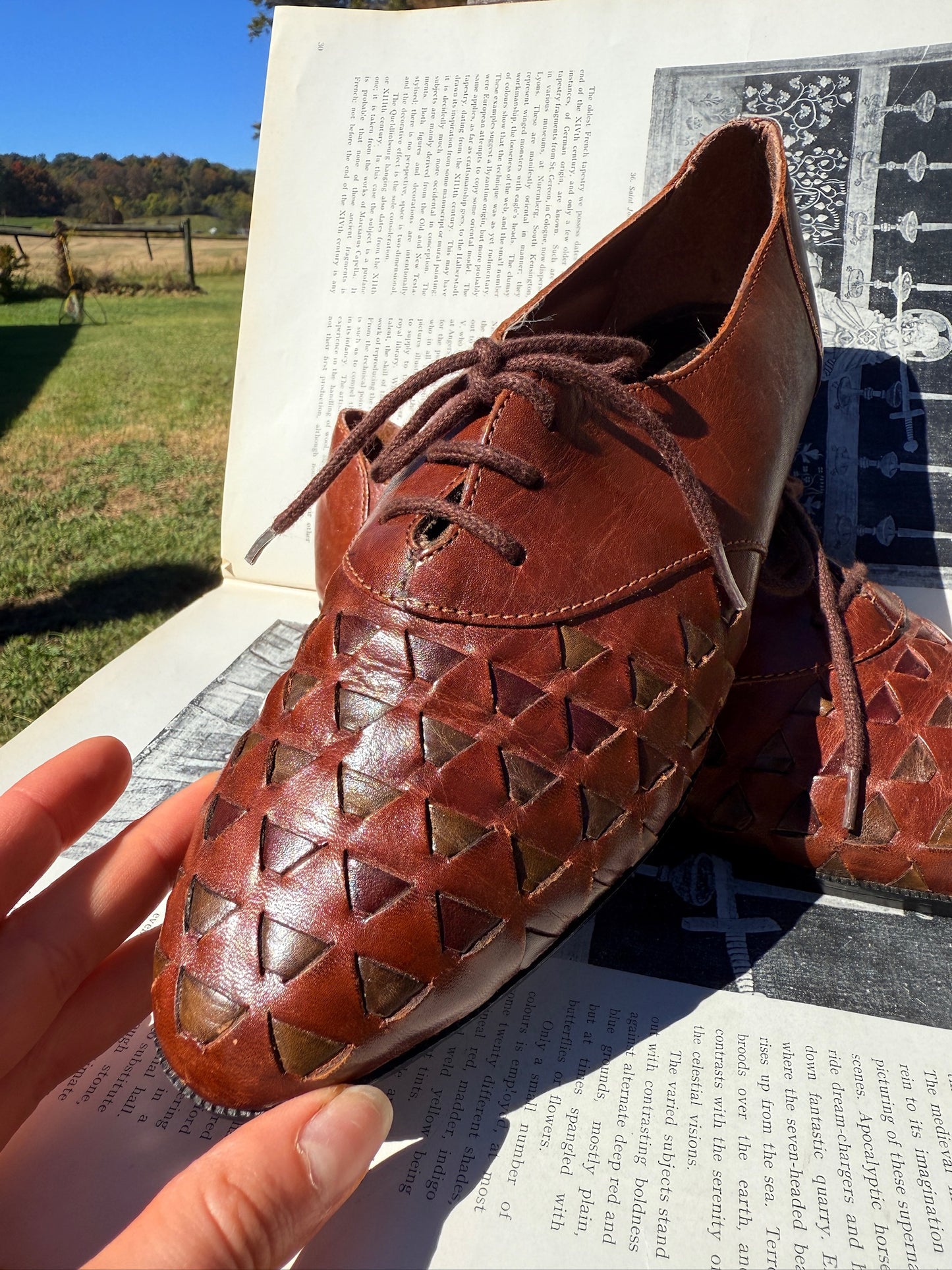 Vintage 1970s Leather Basketweave Lace-Up Oxford Shoes | Women’s 9