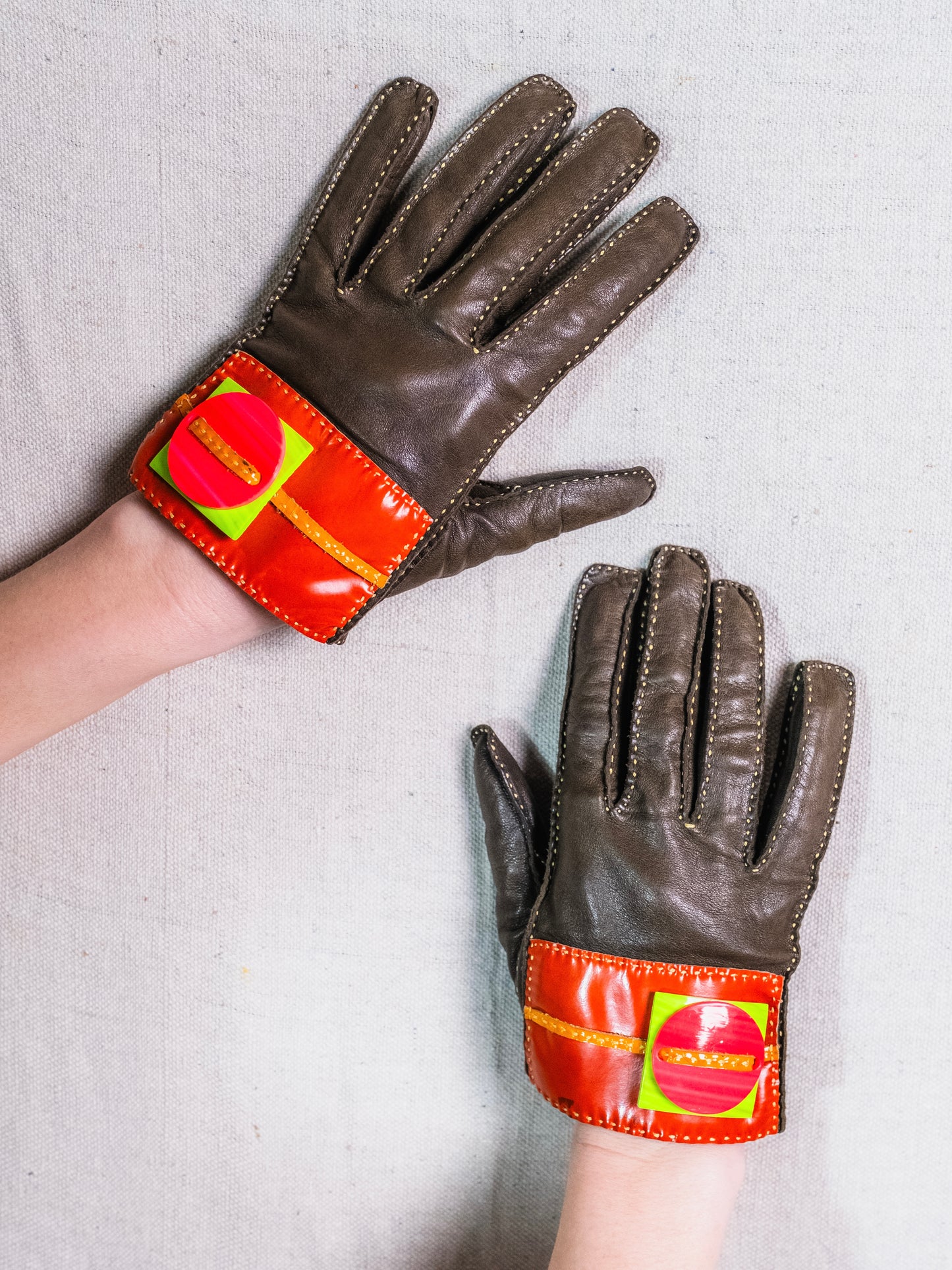 Vintage 1950s Superb Leather Mod Button Accent Gloves | 7.5