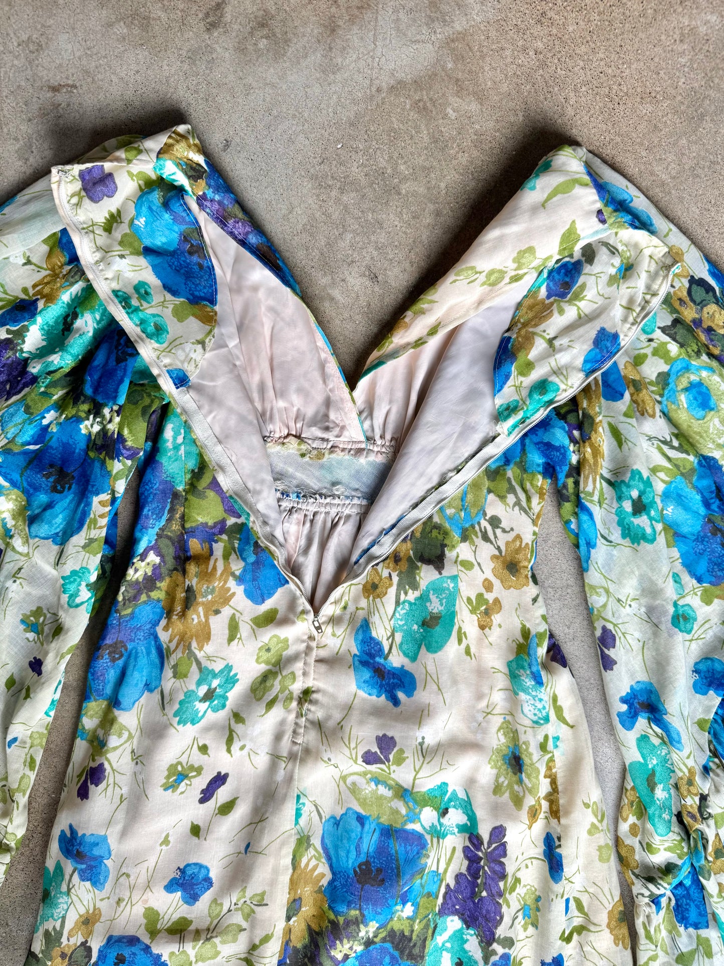 Vintage 1970s Cool-Tone Floral Print Angel Sleeve V-Neck Maxi Dress | S/M