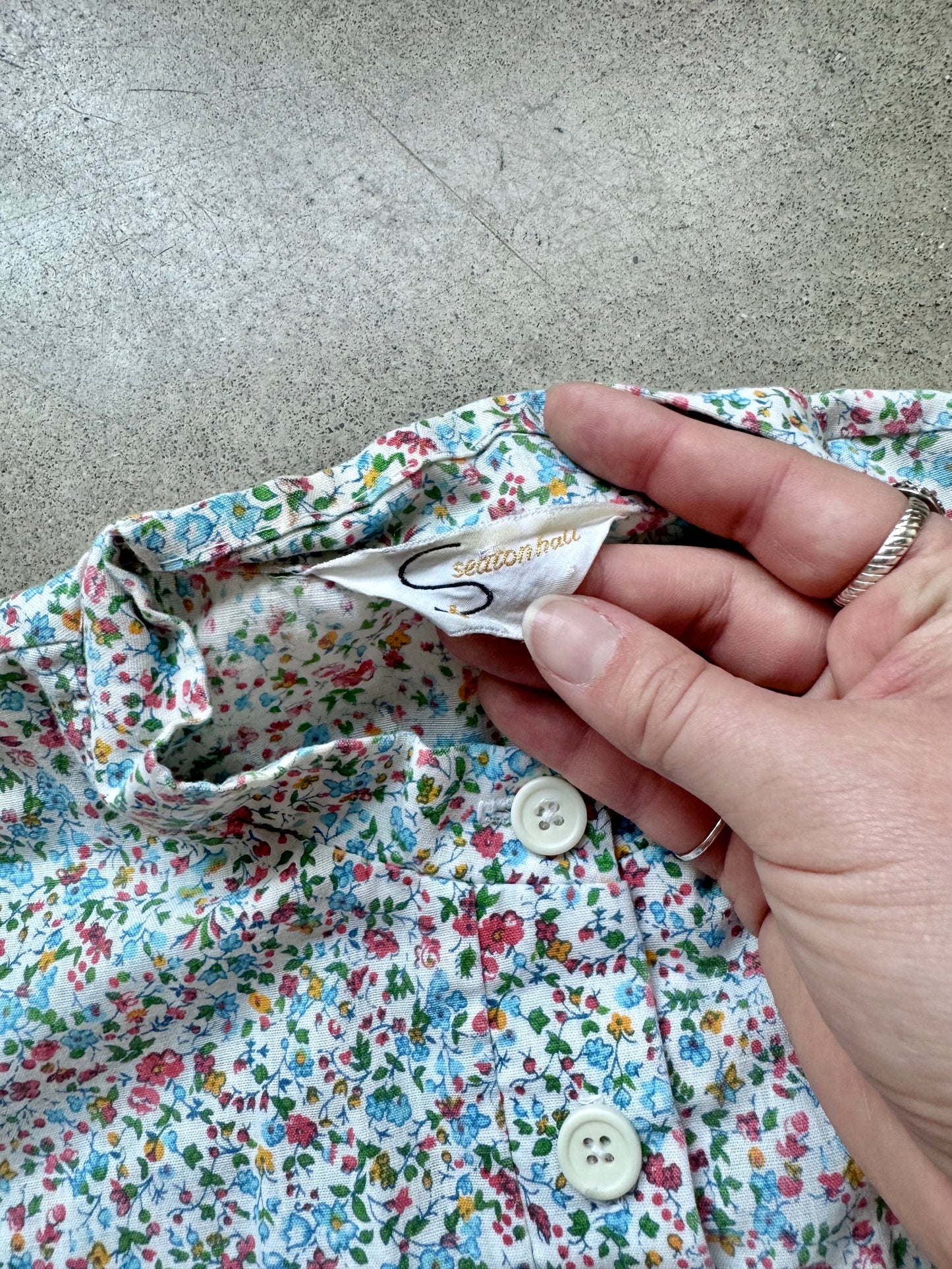Vintage 1960s Seaton Hall Ditsy Floral Sleeveless Blouse | Medium