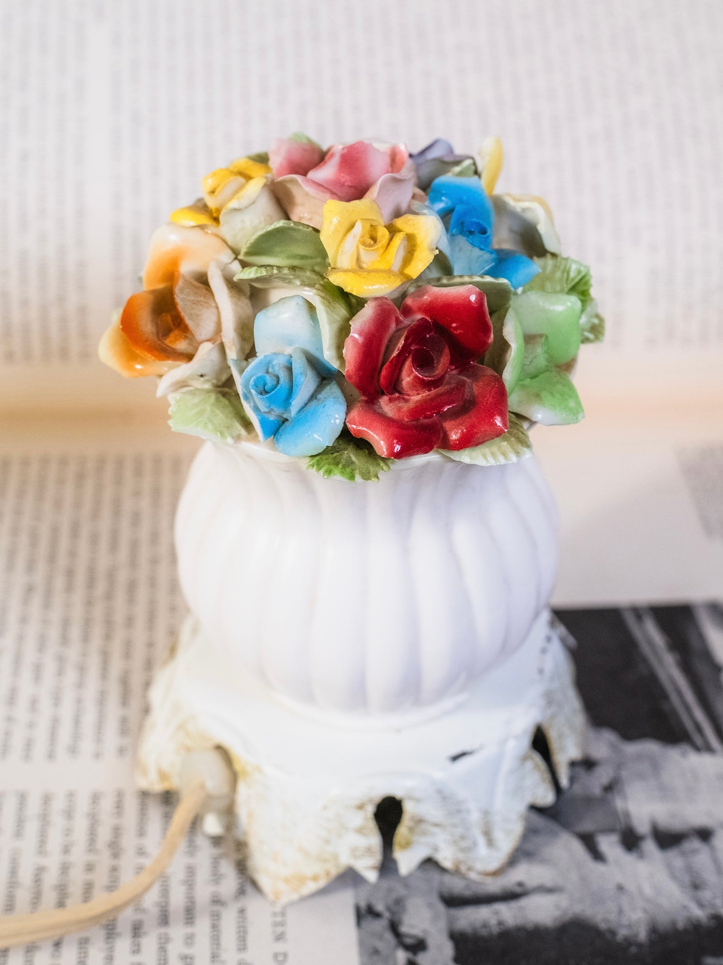 Vintage 1950s Porcelain Floral Bouquet Metal Base Table Lamp