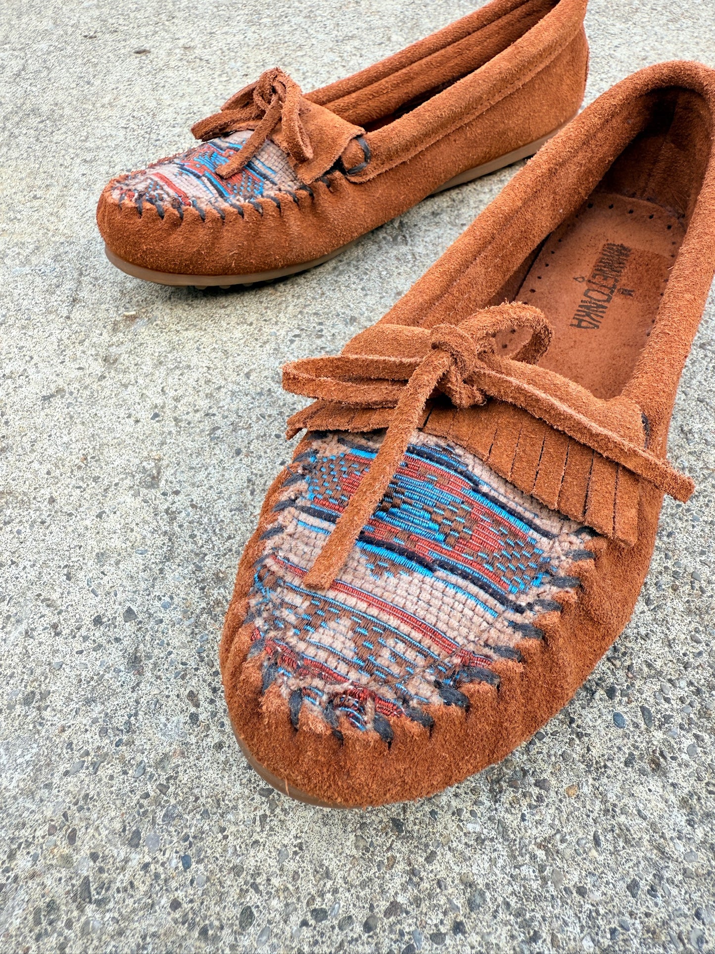 Vintage 1990s Minnetonka Suede Southwestern Moccasins | Women’s 8