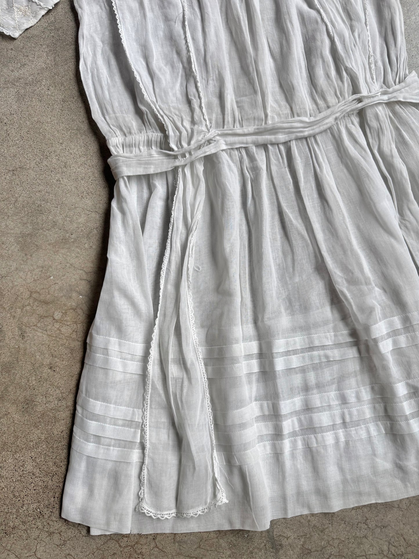 Antique 1900s Edwardian White Voile Embroidered Chore Dress | Small