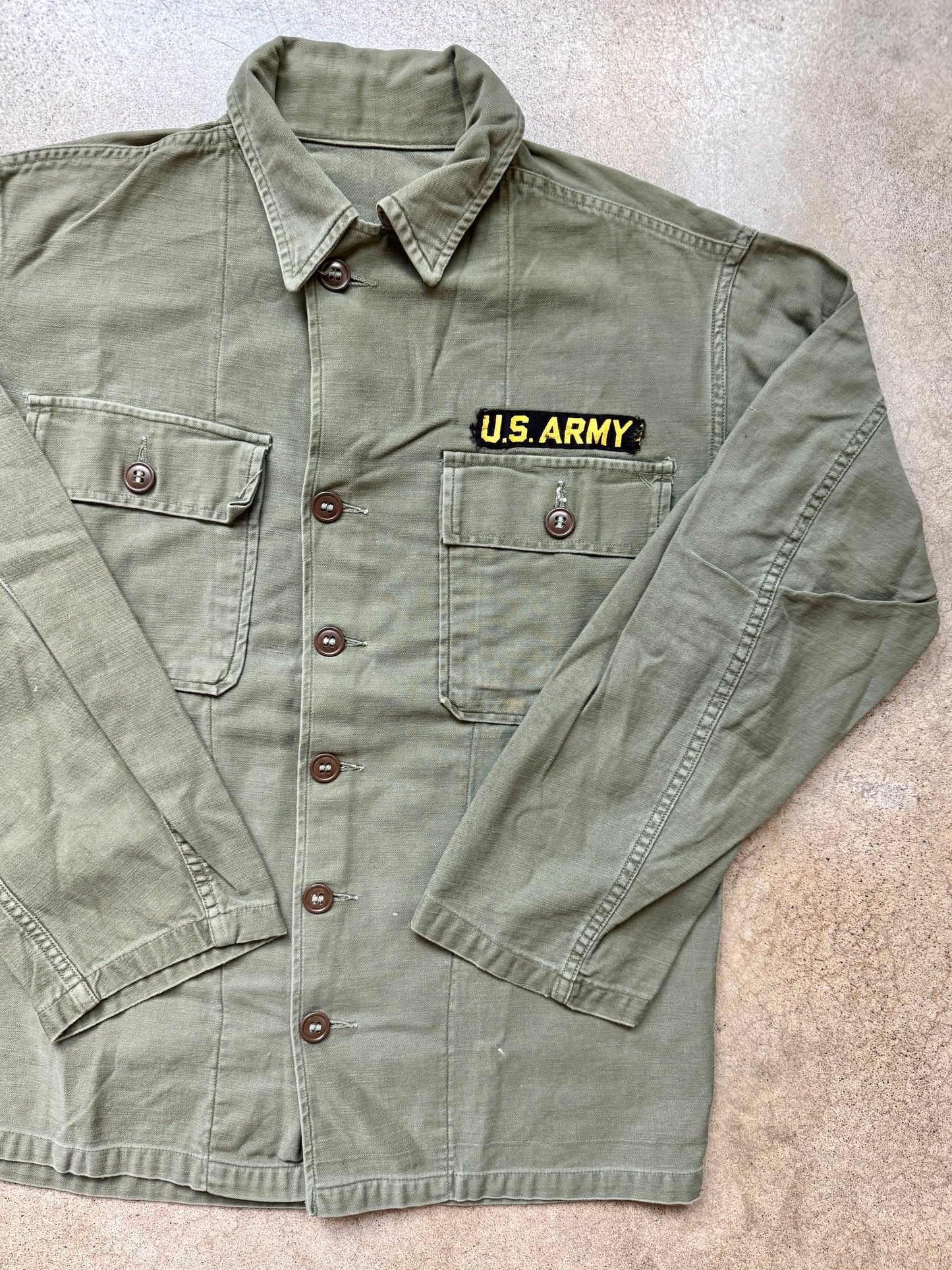 Vintage U.S. Army OG-107 Type 1 Sateen Cotton Fatigue Shirt | Medium