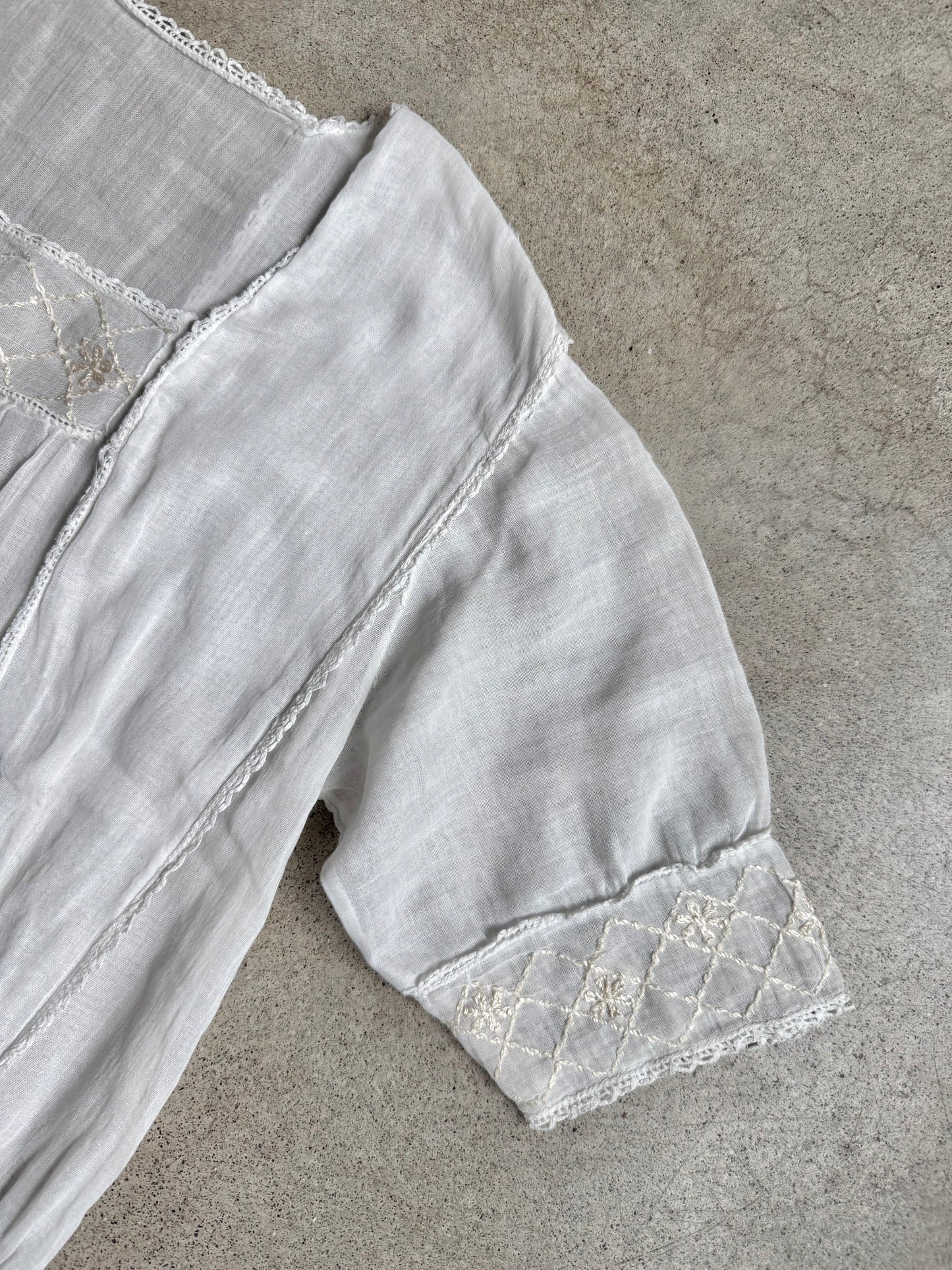 Antique 1900s Edwardian White Voile Embroidered Chore Dress | Small