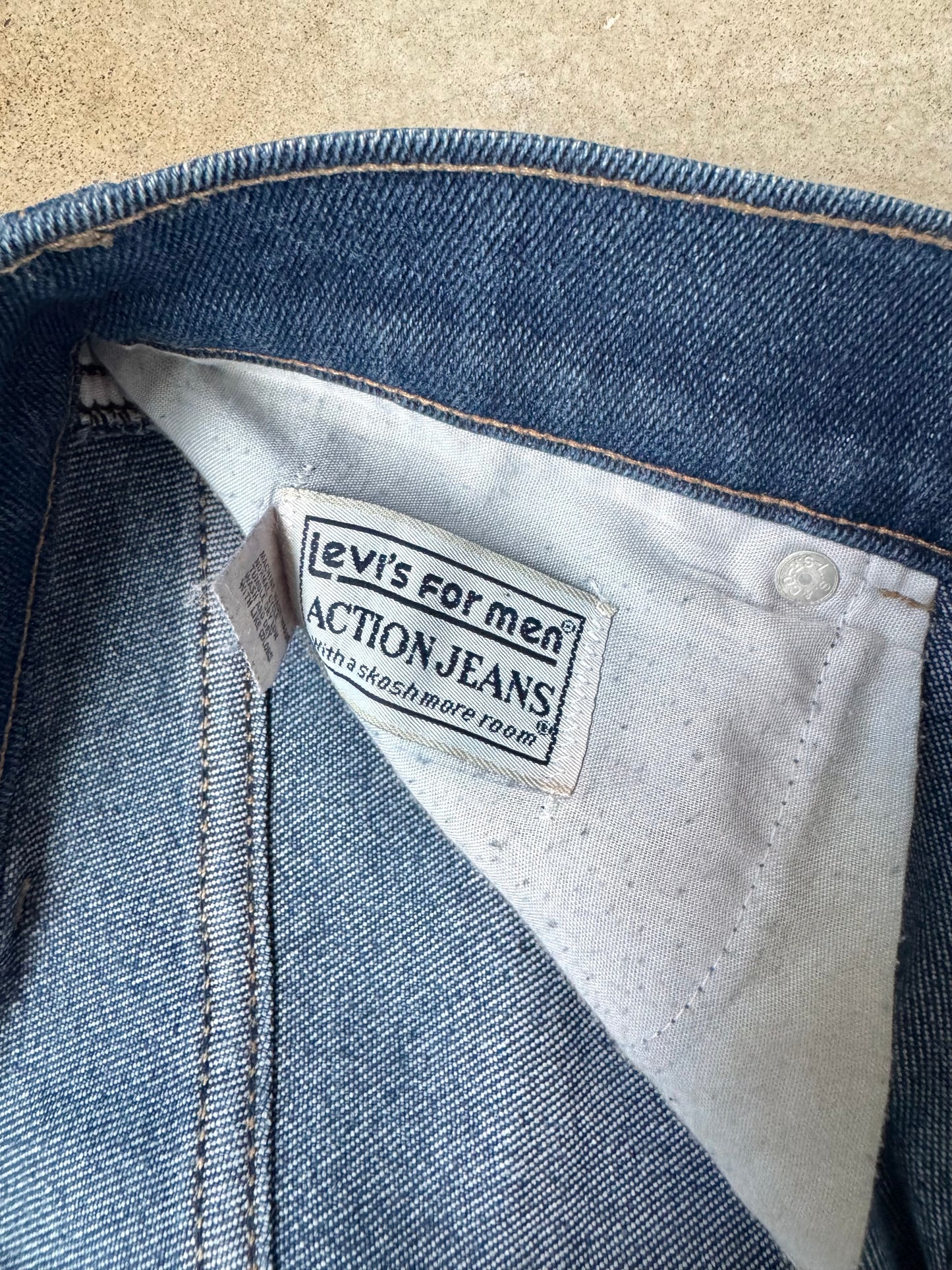 Vintage 1980s Levi’s Action Jeans “Skosh More Room” Faded Dark Wash Jeans | 32x32