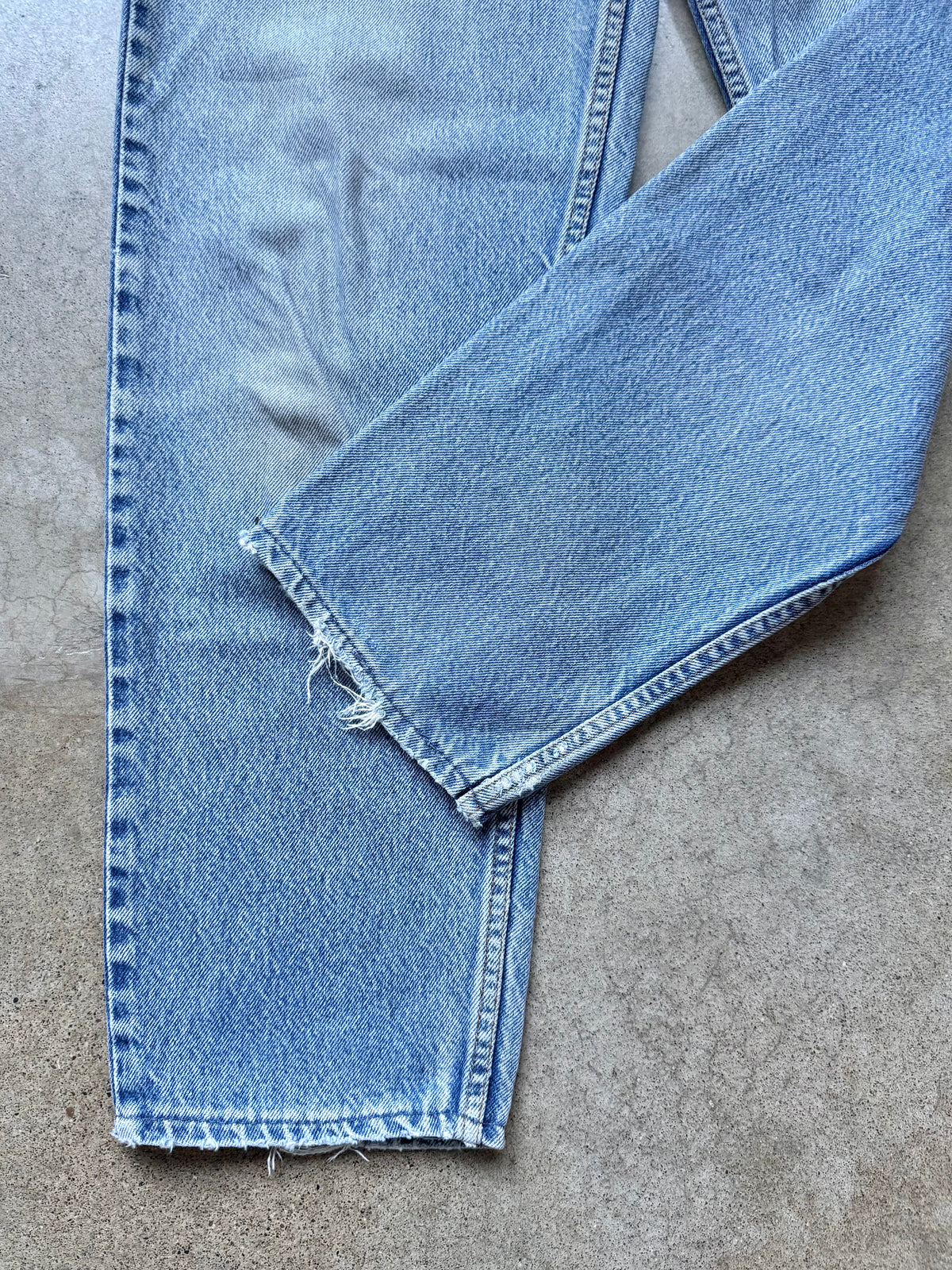 Vintage 1990s Levi’s Orange Tab 550 Relaxed Fit Light Wash Jeans | 32x32