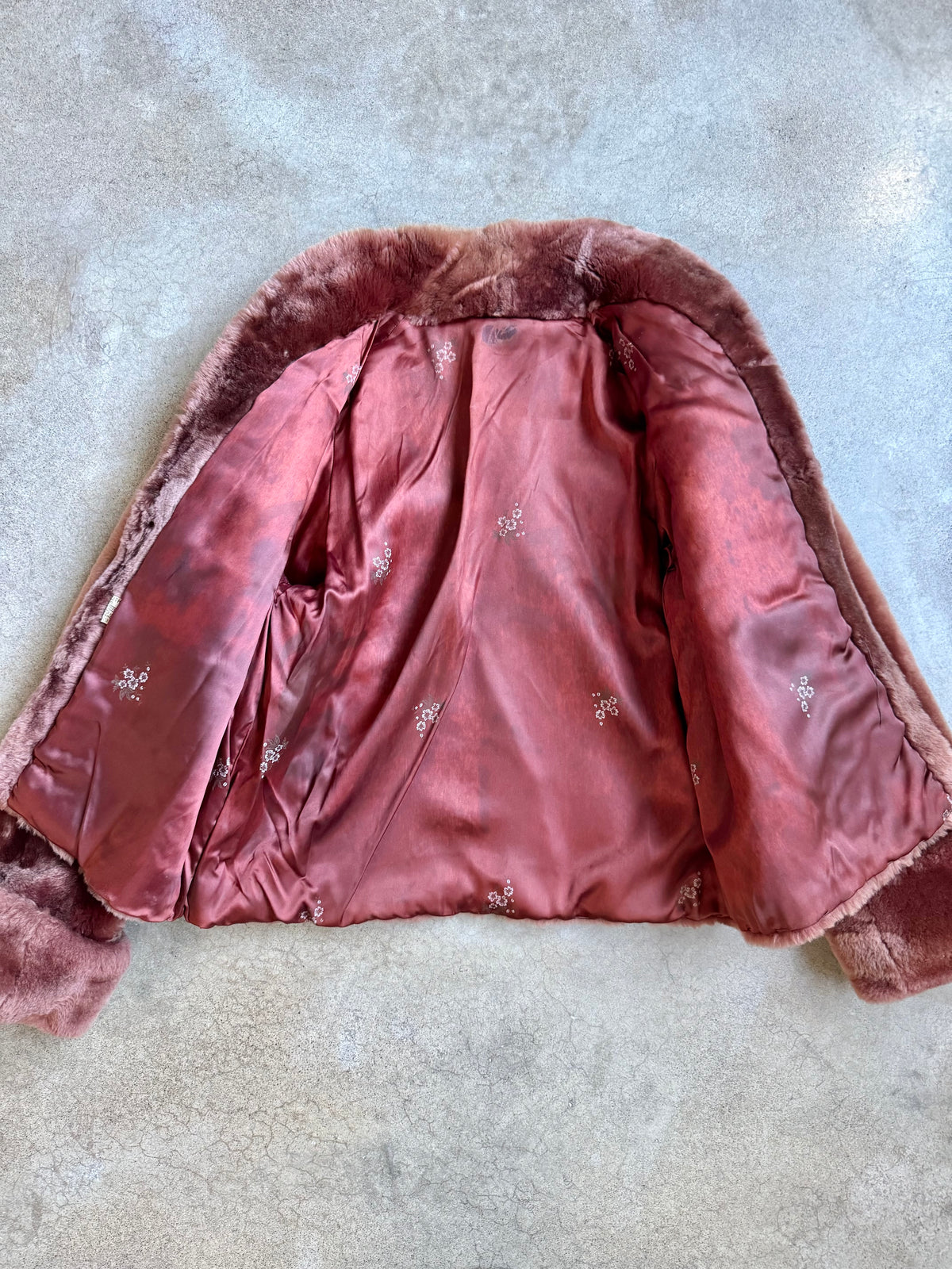 Vintage 1950s Mauve Mouton Fur Cuffed Sleeve Short Coat | Medium