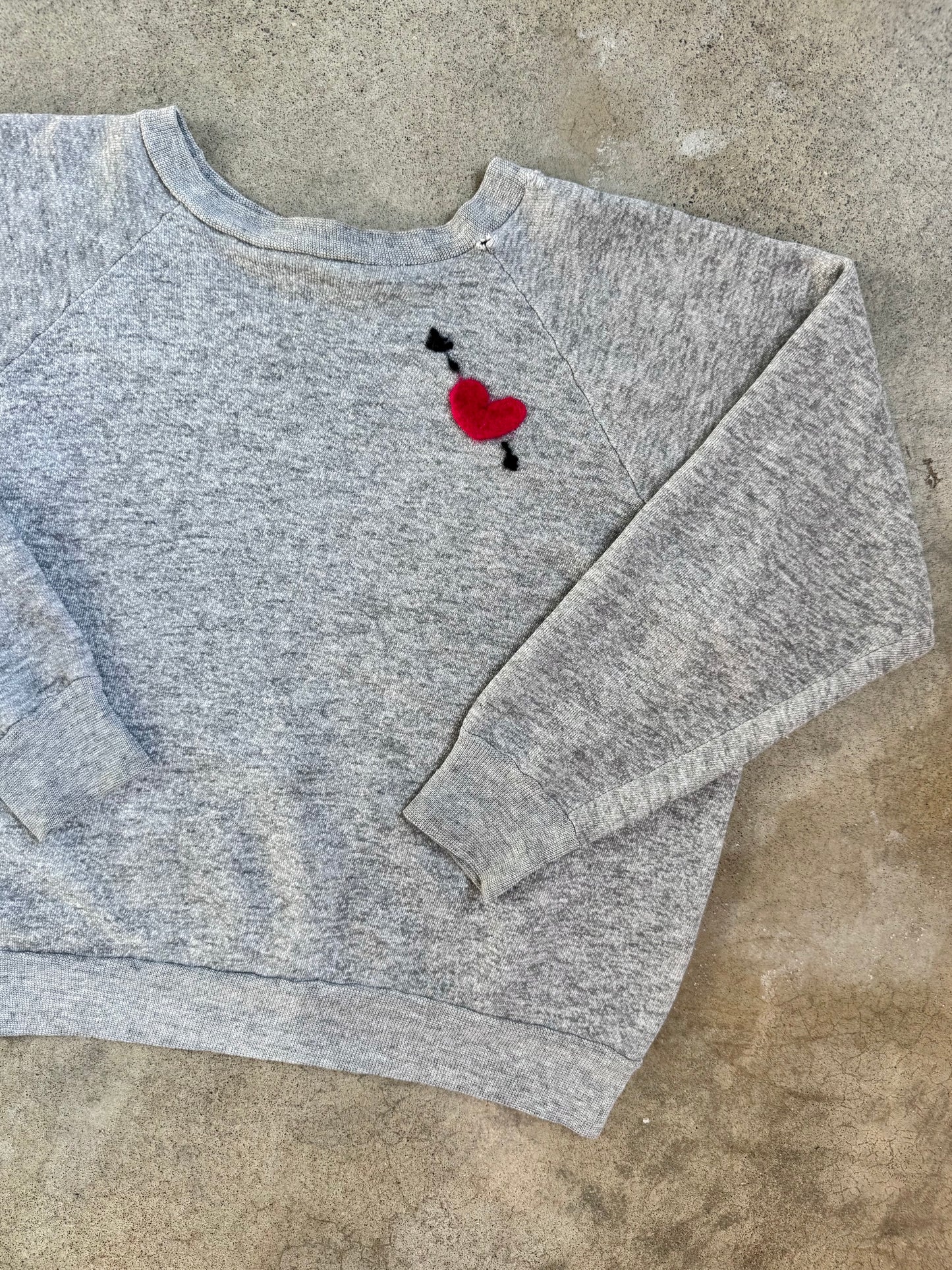 Vintage 1980s Sears Felted Cupid Heart Grey Raglan Sweatshirt | Large