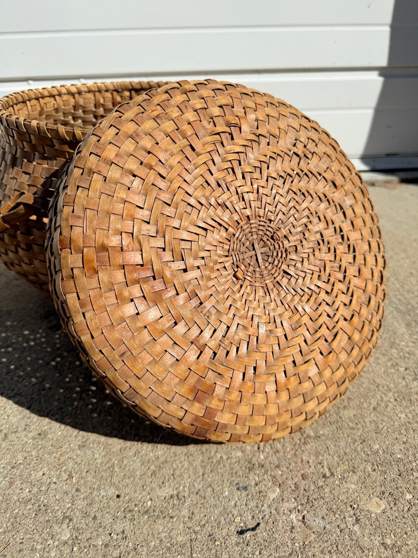 Vintage 1950s Mid-Atlantic Woven Wicker Lidded Basket