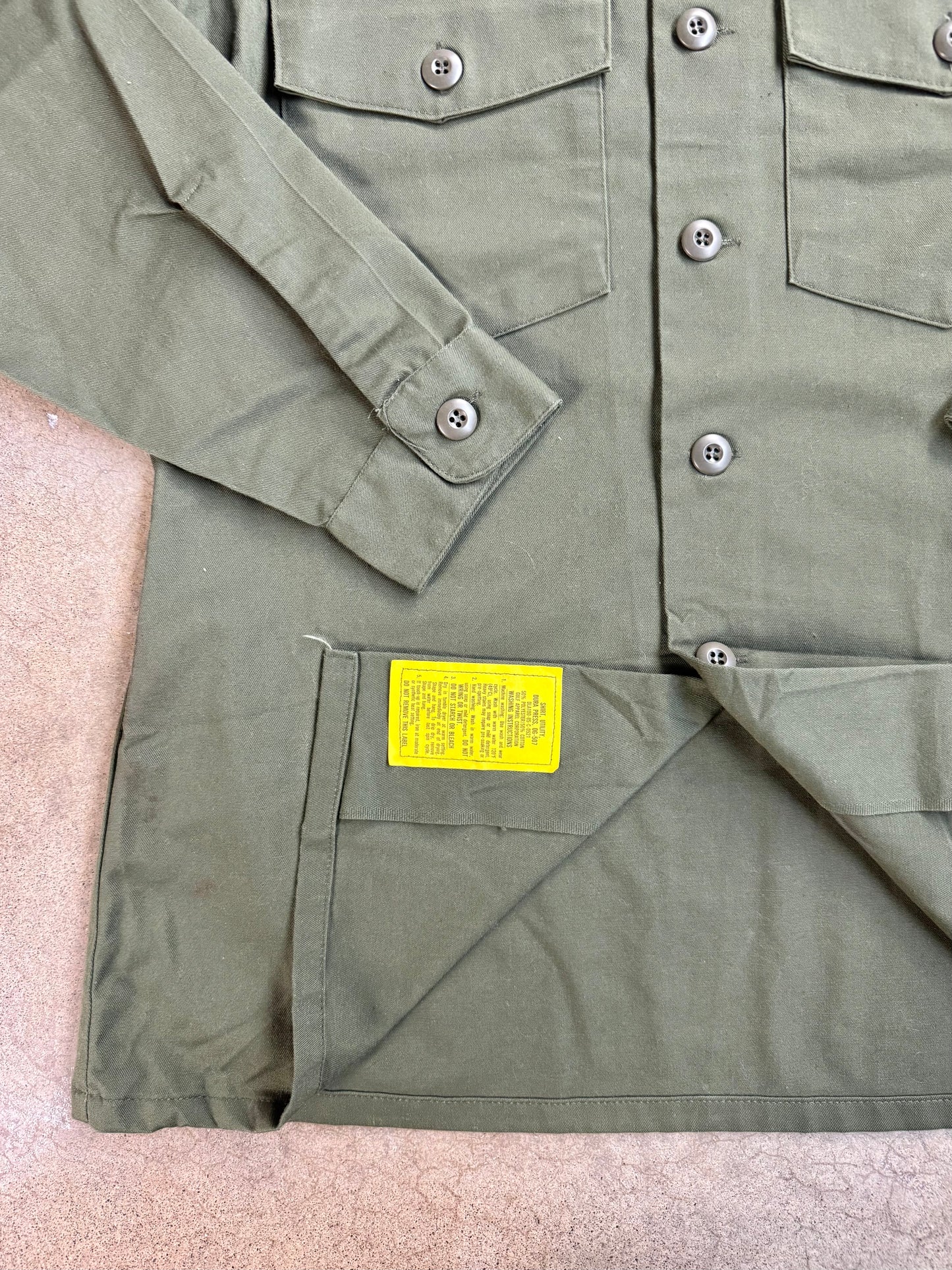 Vintage 1970s Vietnam Era Military OG-507 Green Utility Shirt | Large