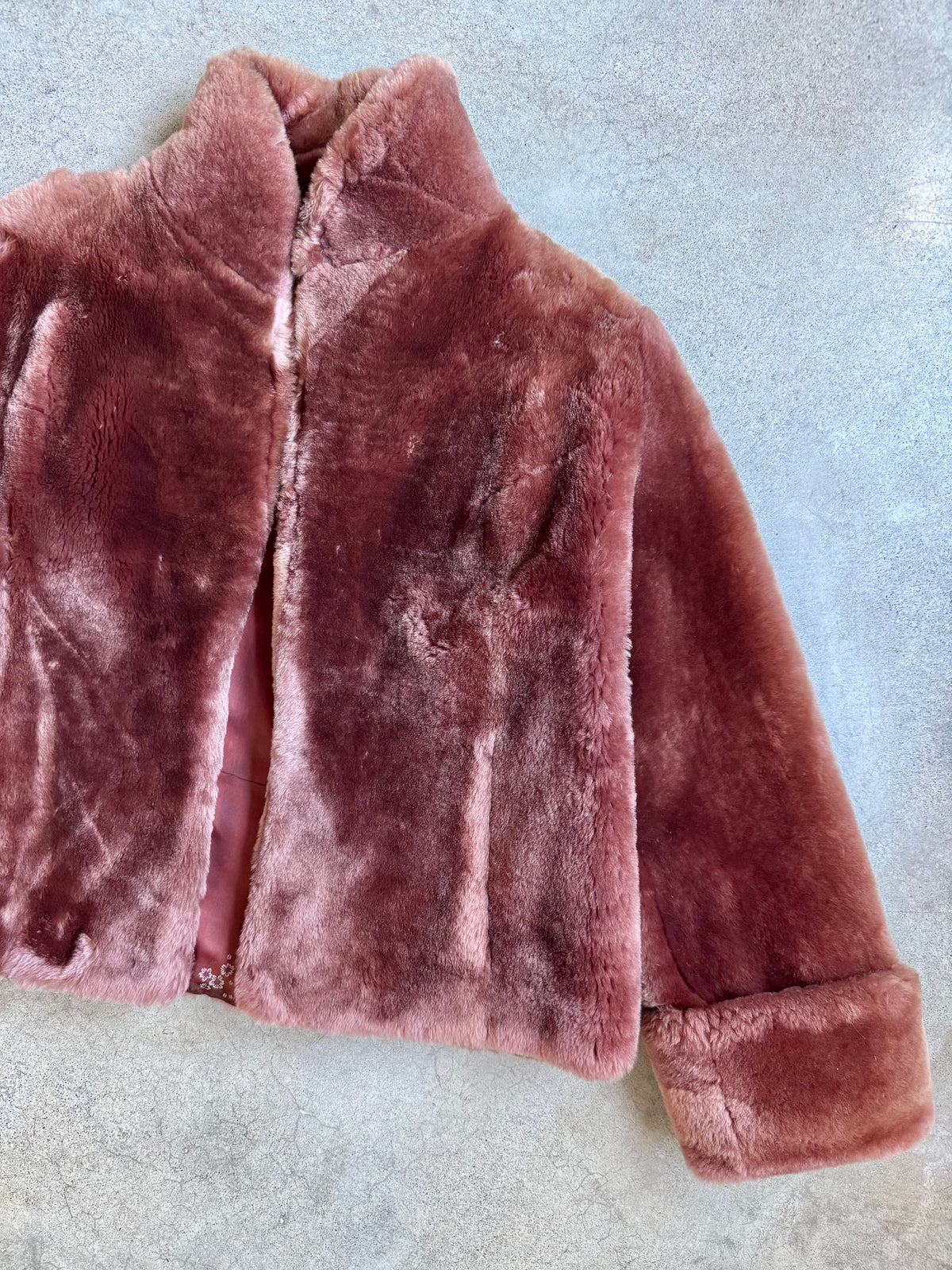 Vintage 1950s Mauve Mouton Fur Cuffed Sleeve Short Coat | Medium