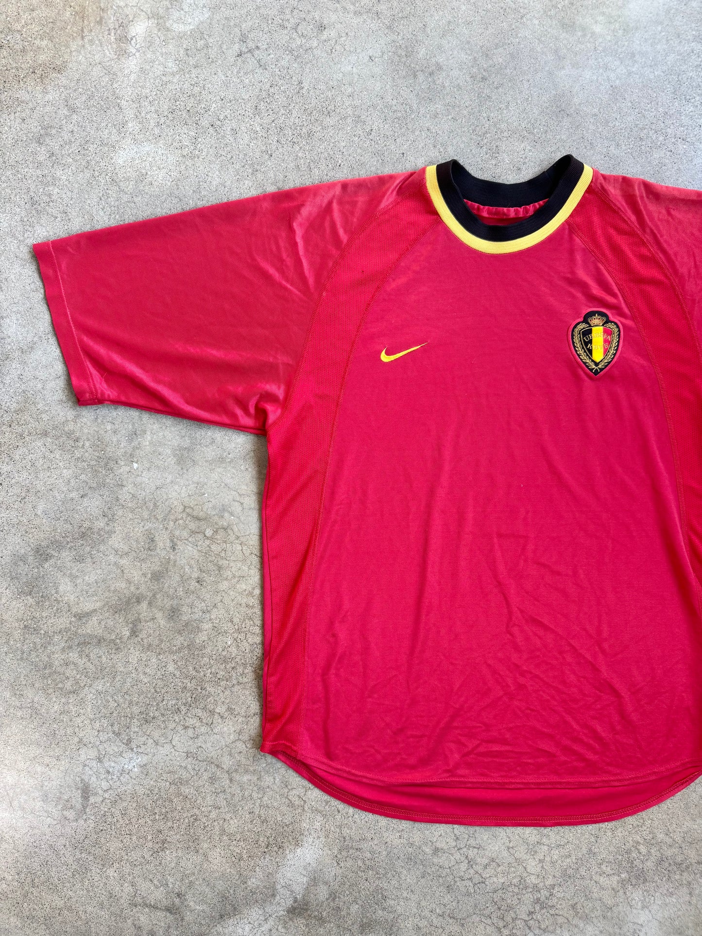 2001-2002 Nike Belgium National Team Home Soccer Jersey | Medium