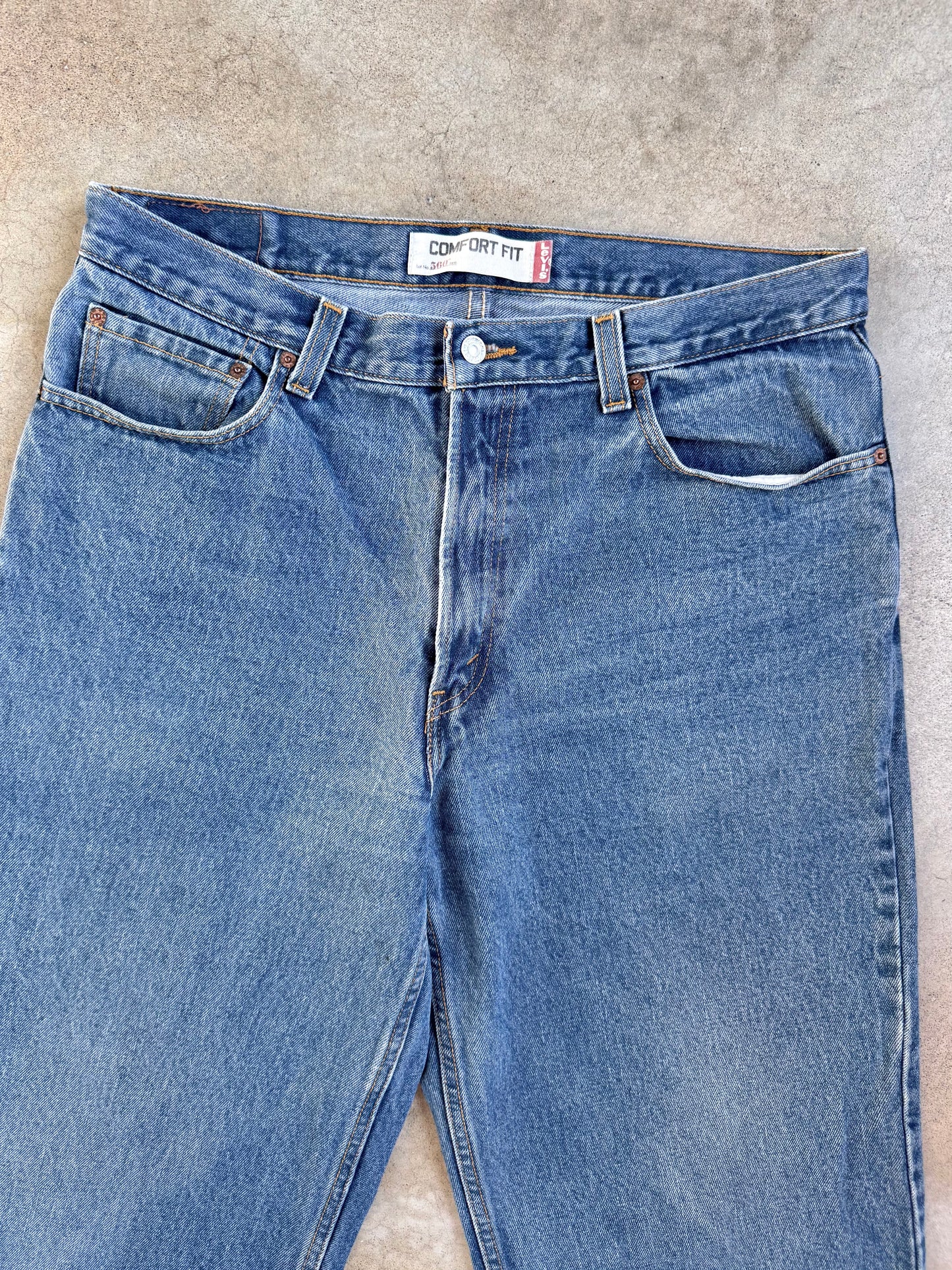 Levi's 560 Comfort Fit Medium Wash Jeans | 36x36