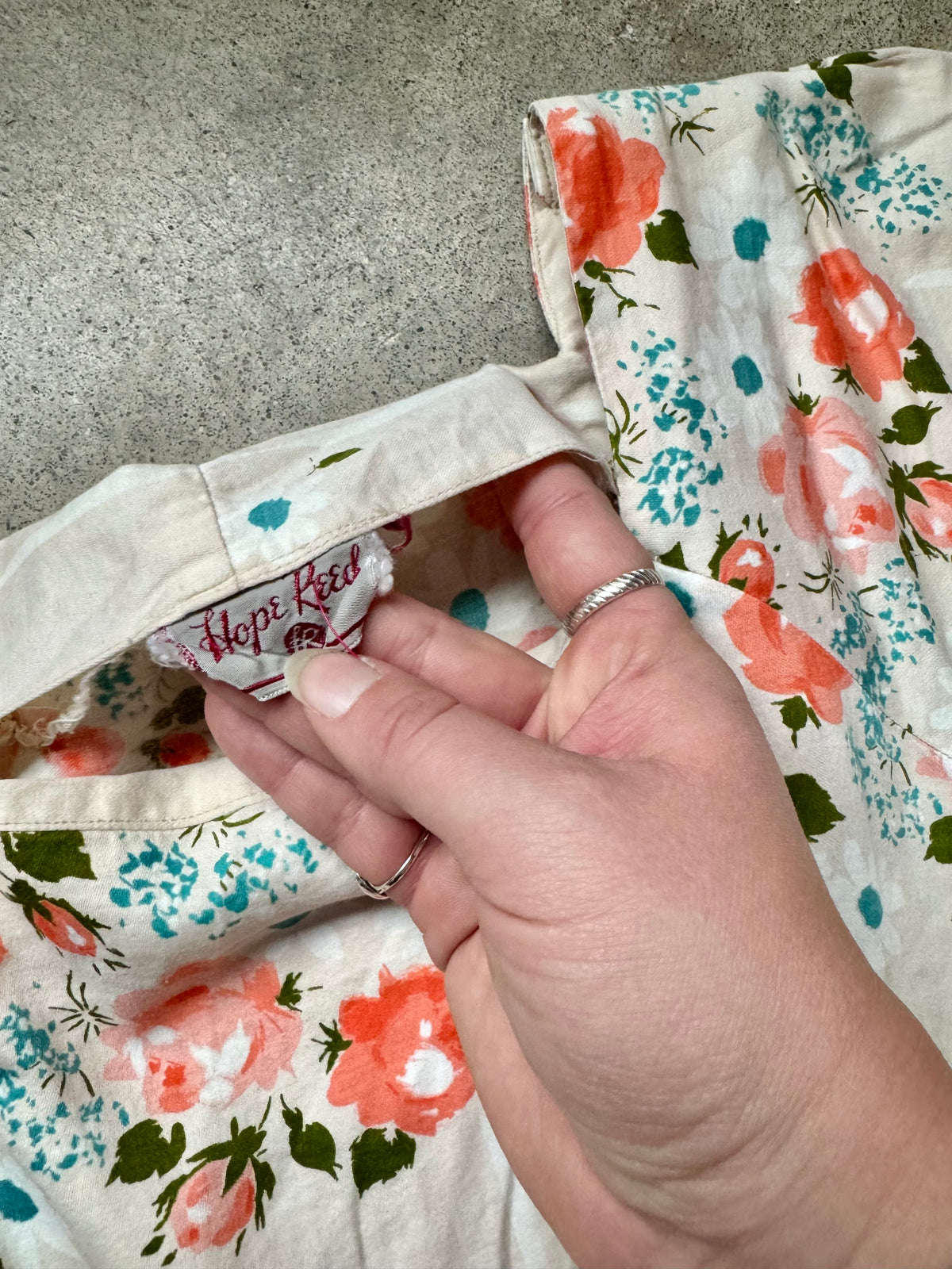 Vintage 1950s Hope Reed Peach Floral Print Short Sleeve Pleated Dress | Small