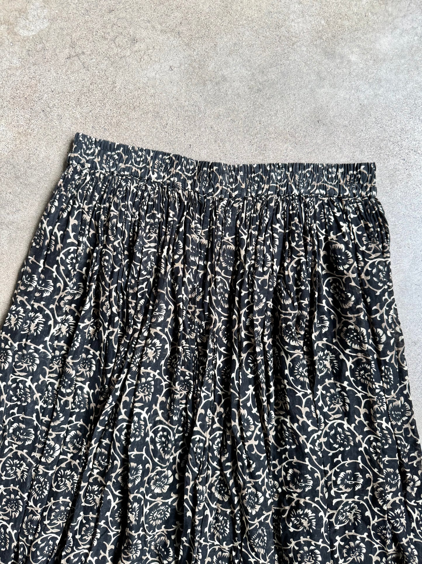 Vintage Blue Black & Brown Floral Print 100% Cotton Pleated Maxi Skirt | XL