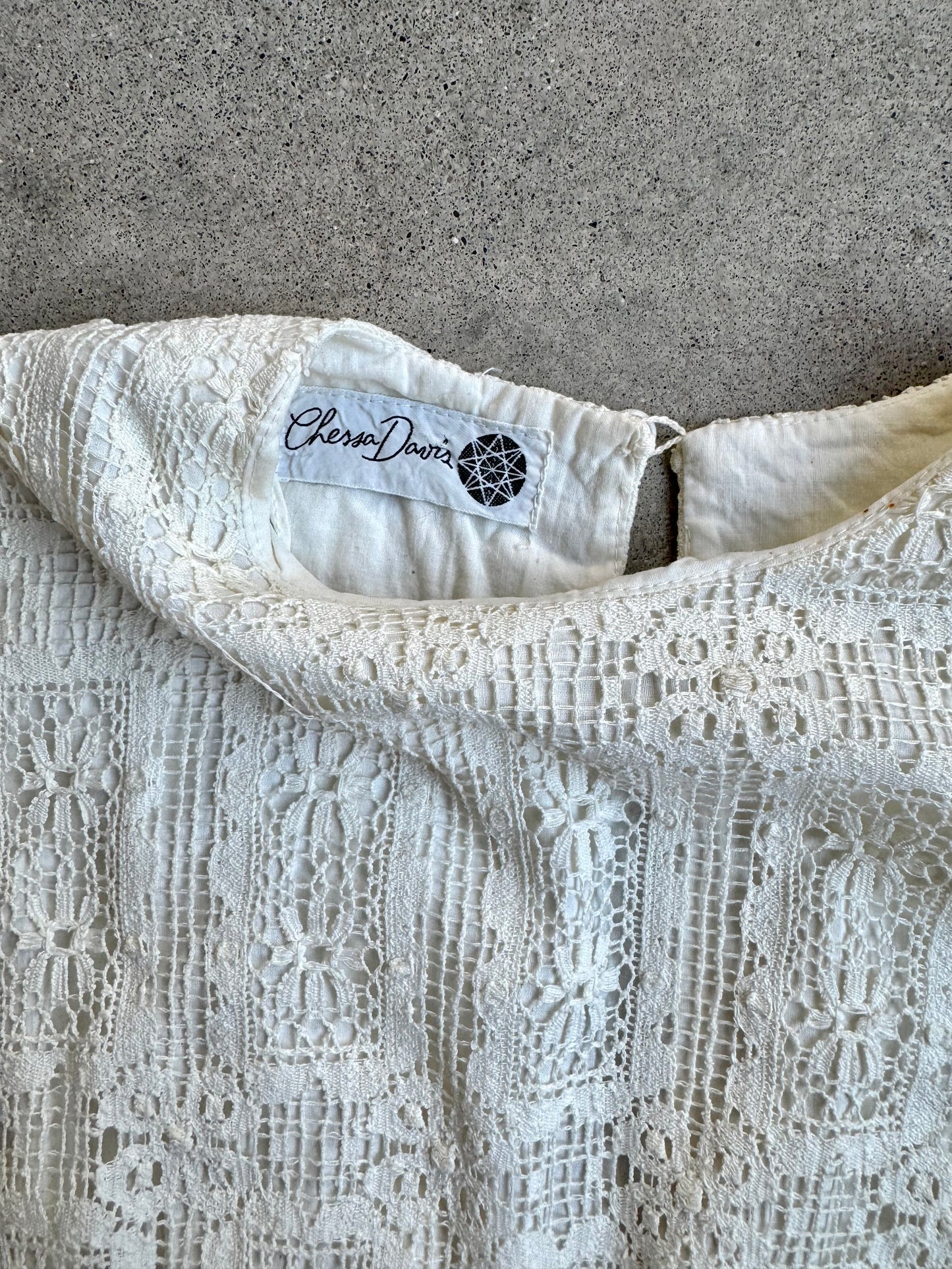 Vintage 1960s Chessa Davis Cream Floral Crochet Lace Blouse | Small