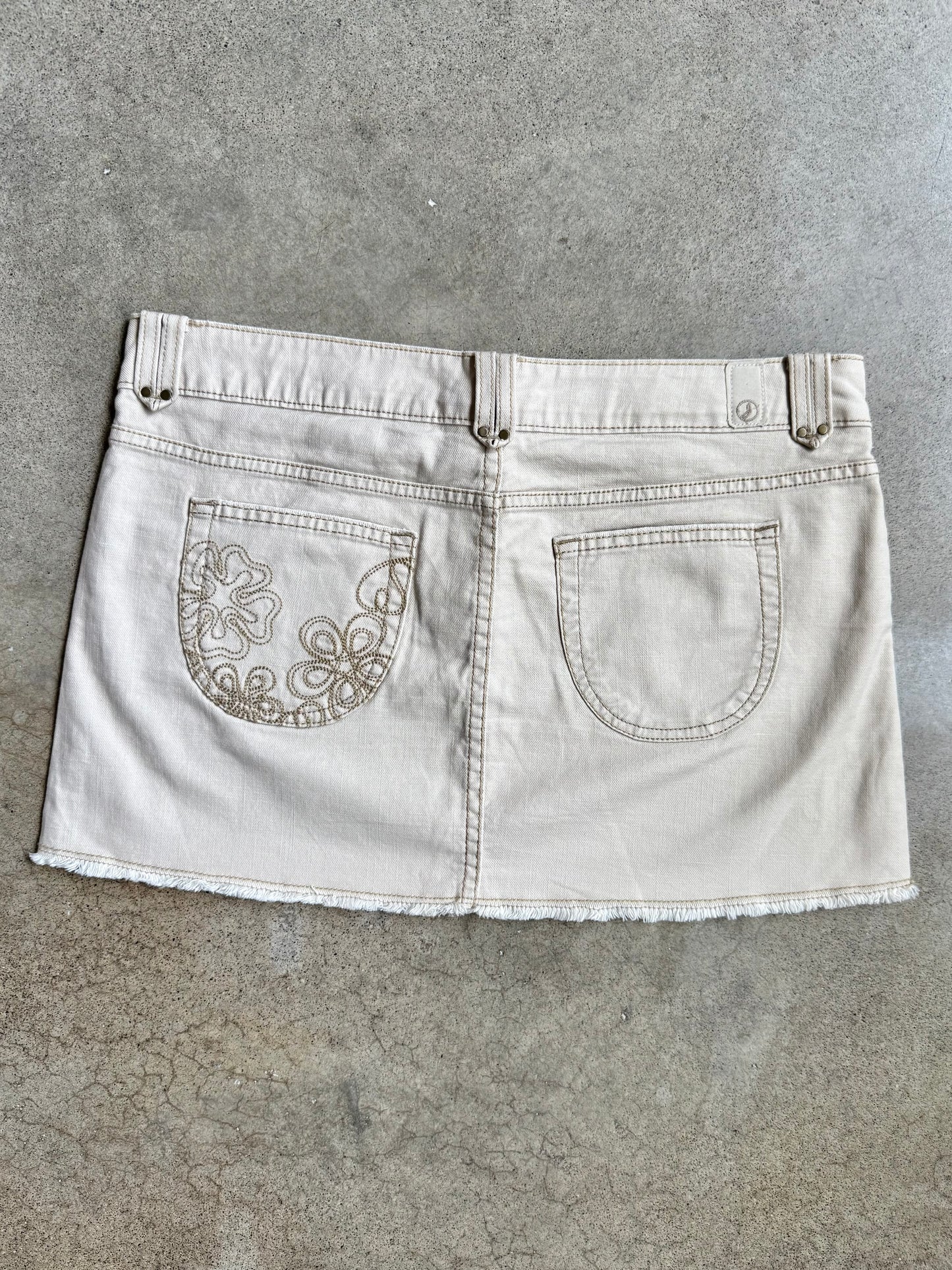 2000s Jordache Cream Low-Rise Mini Skirt | Medium