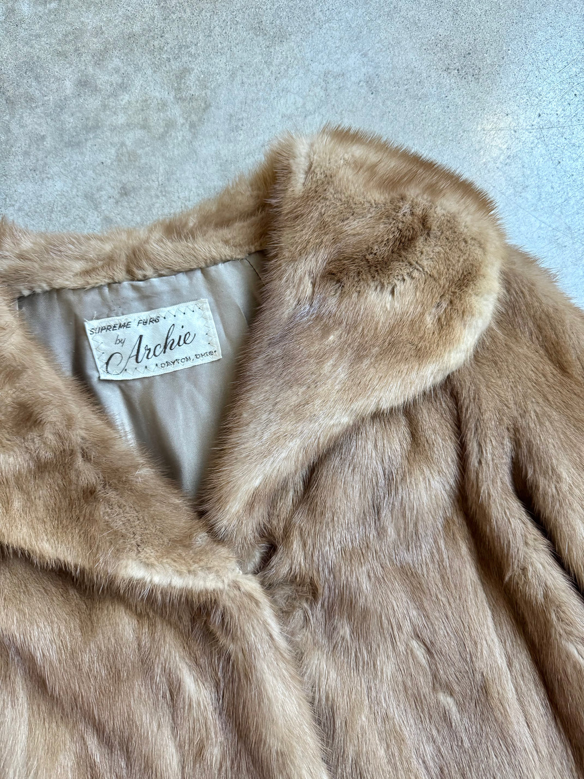 Vintage 1950s Supreme Furs by Archie Brown Blonde Mink Fur Coat | Medium
