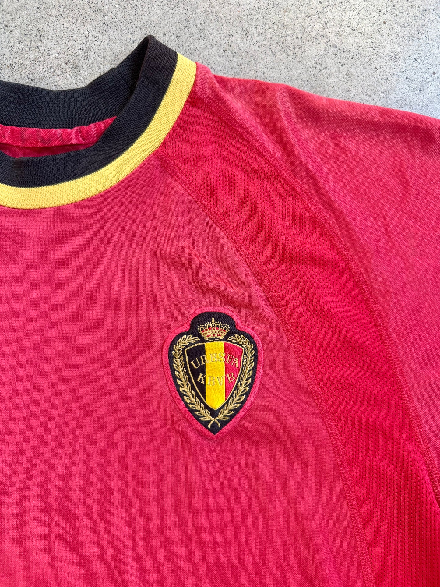2001-2002 Nike Belgium National Team Home Soccer Jersey | Medium
