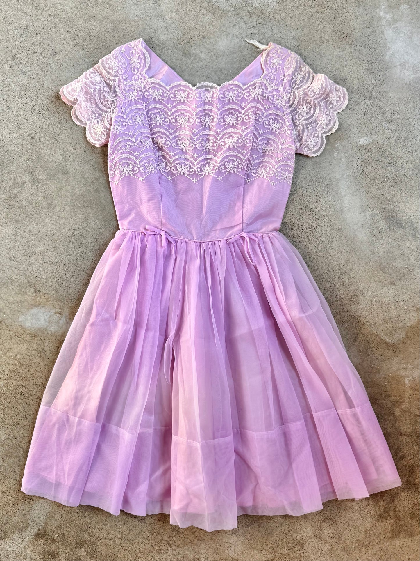 Vintage 1950s Lilac Floral Embroidered Pleated Party Dress | Small