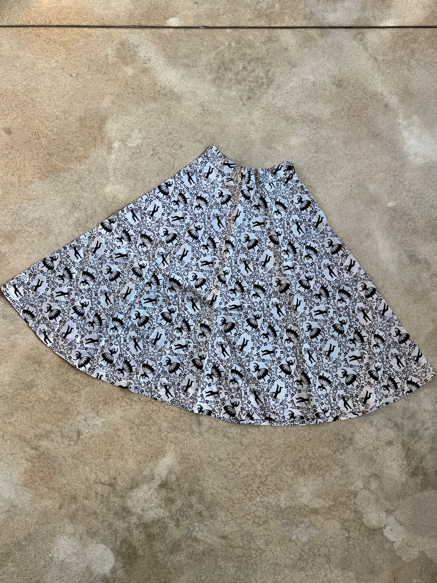 Vintage 1950s Handmade Flamenco Dancer Pattern Half Circle Skirt | Waist 25”