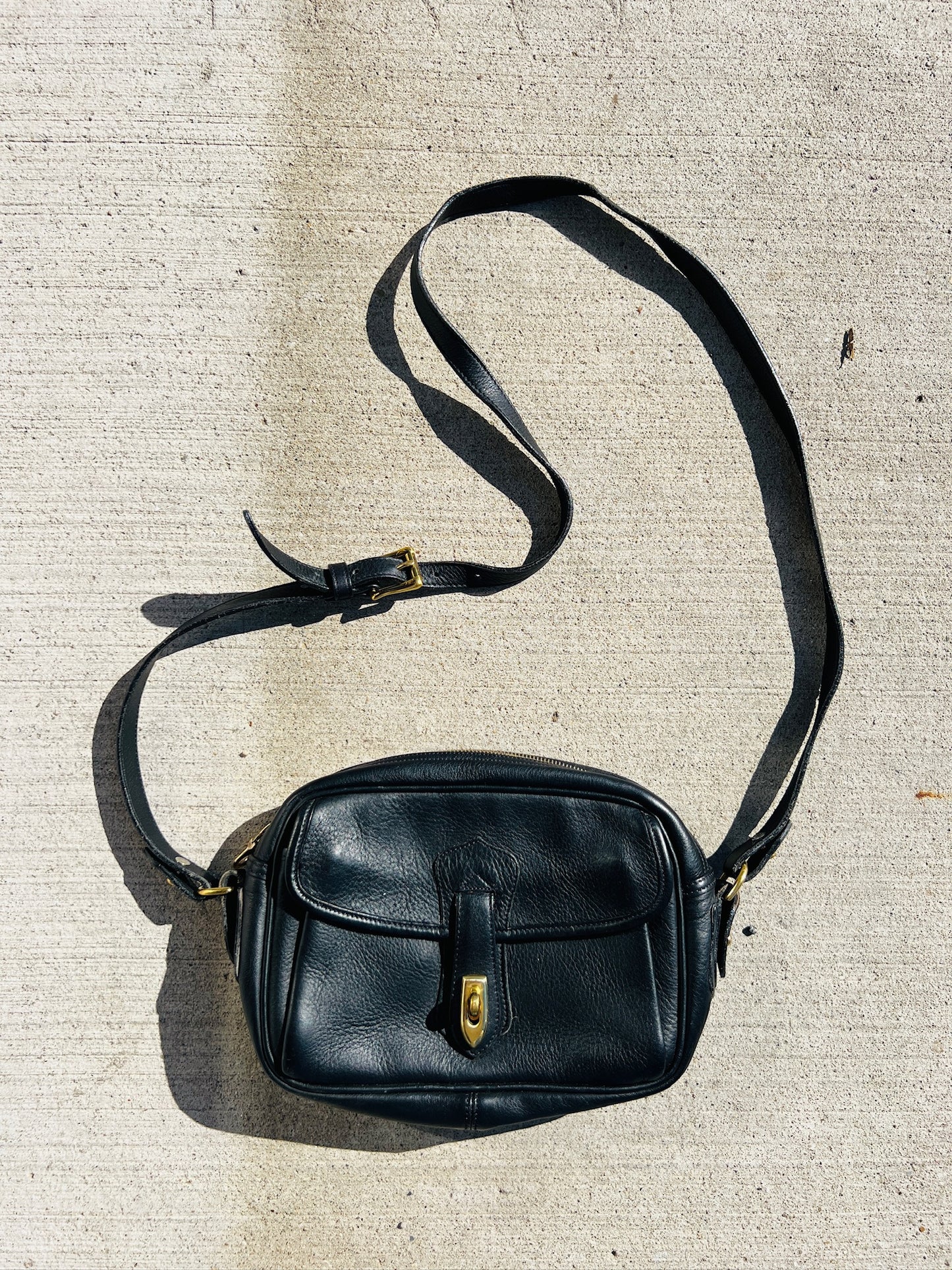 Vintage Dooney & Bourke Black Leather Crossbody Purse