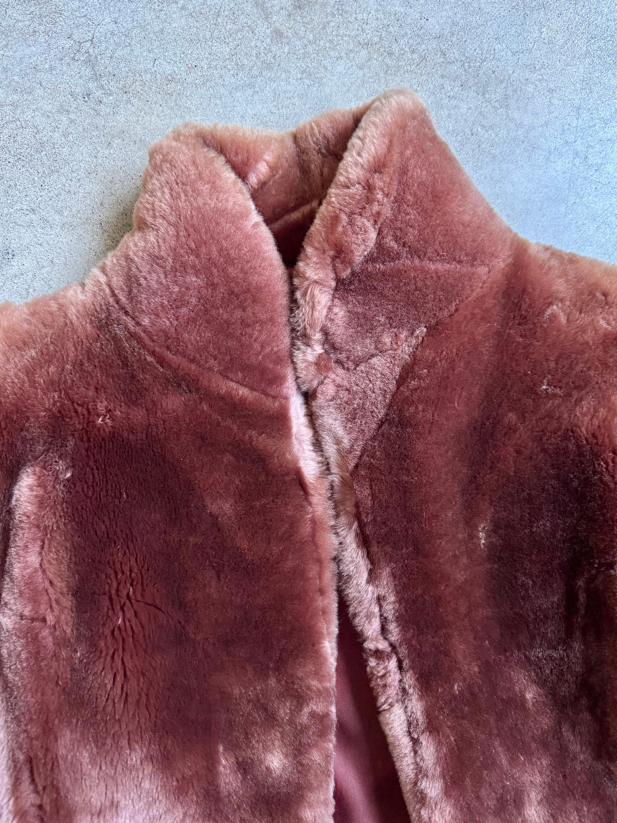 Vintage 1950s Mauve Mouton Fur Cuffed Sleeve Short Coat | Medium