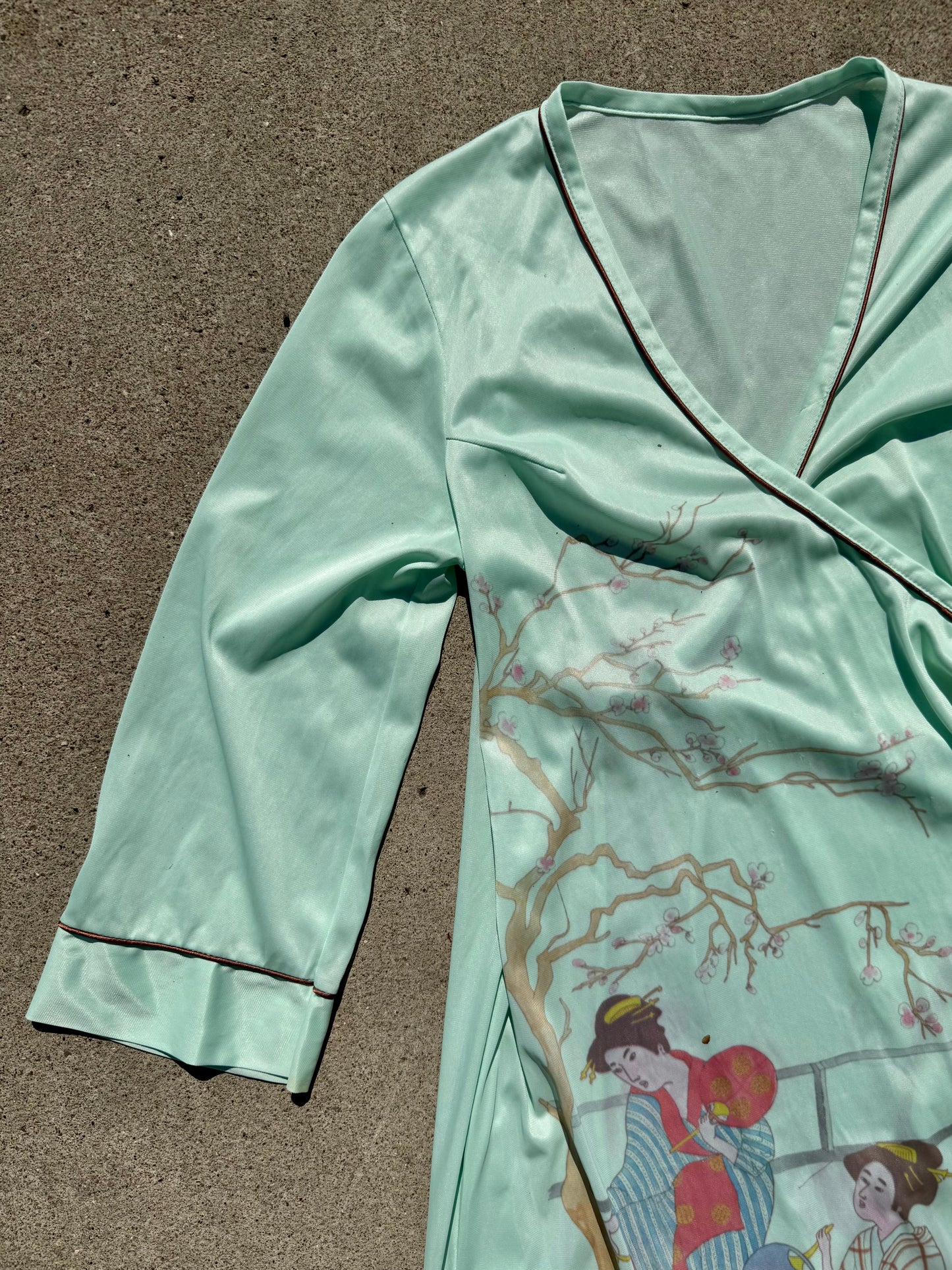 Vintage 1970s Green Japanese Geisha Scene Nylon Robe | Small