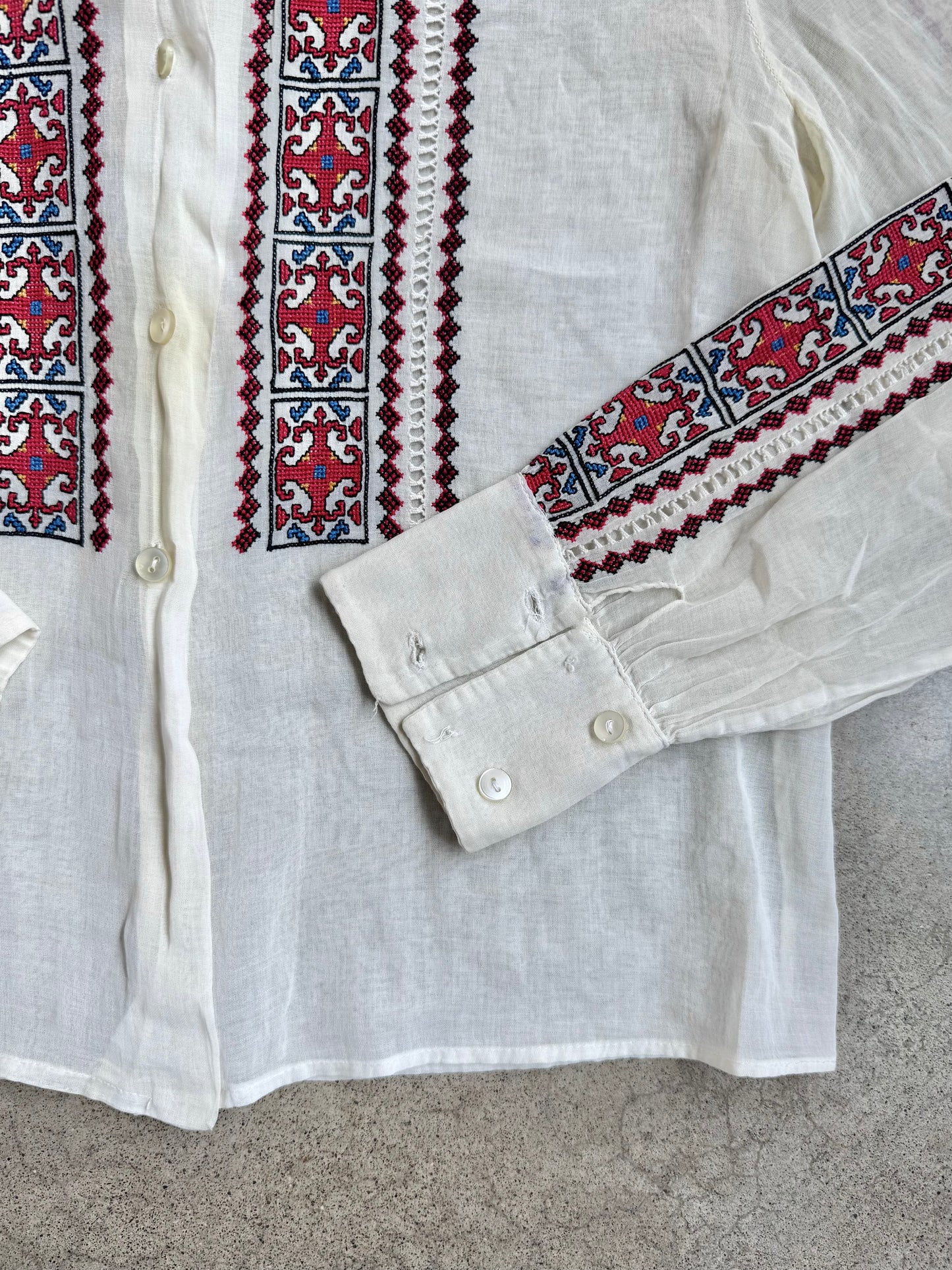 Vintage 1940s/50s White Romanian Folk Embroidered Peasant Blouse | Small