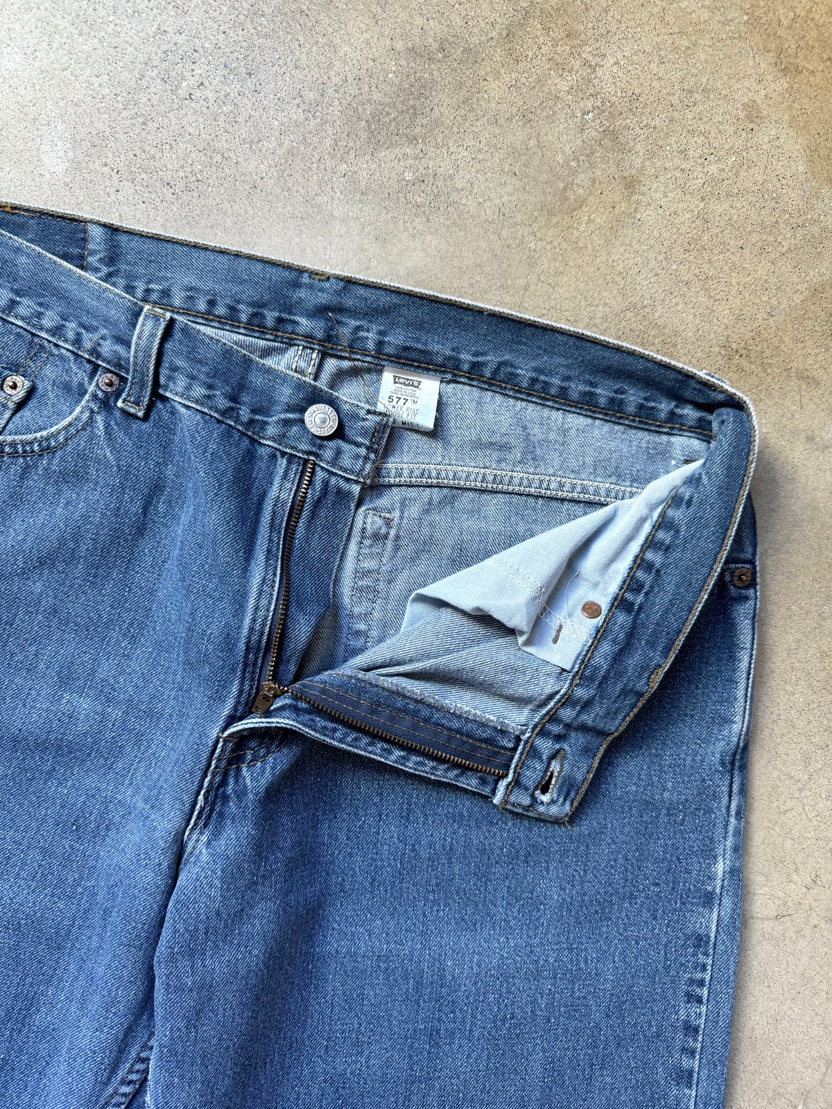 Vintage 1990s Levi’s 577 Loose Fit Faded Medium Wash Jeans | Waist 36”