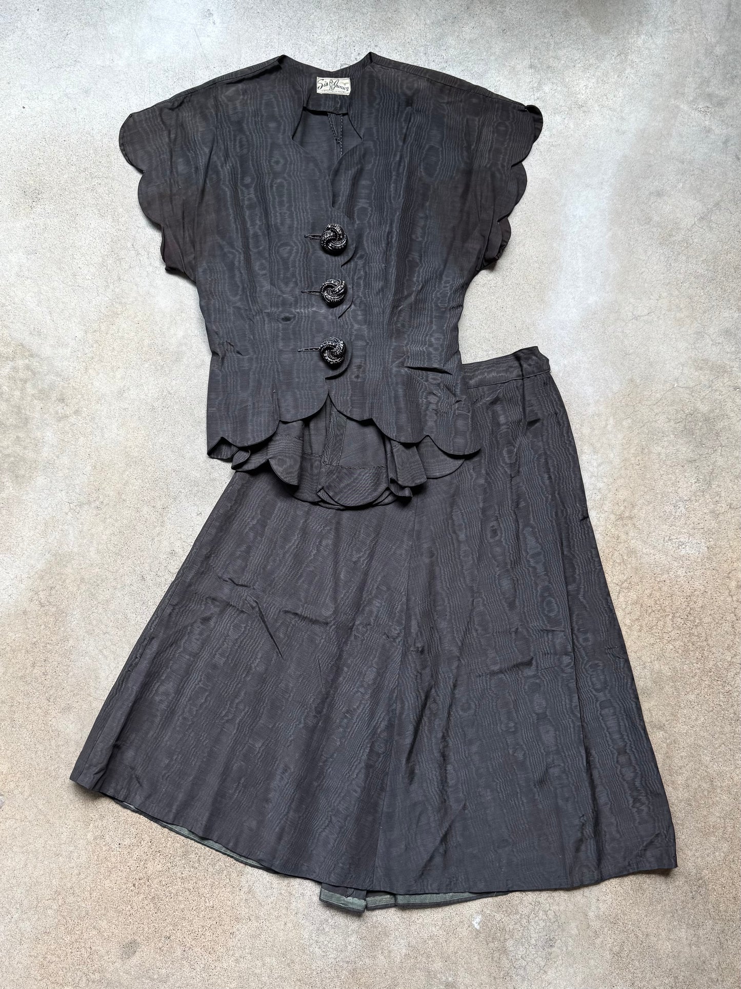 Vintage 1940s Sis Junior Black Moiré Taffeta Scalloped Two-Piece Skirt Set | XS
