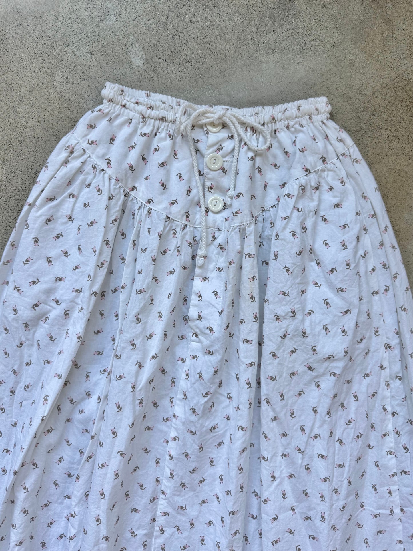 Vintage 1980s Outback Red Prairie-Style White Floral Print Cotton Maxi Skirt | Medium