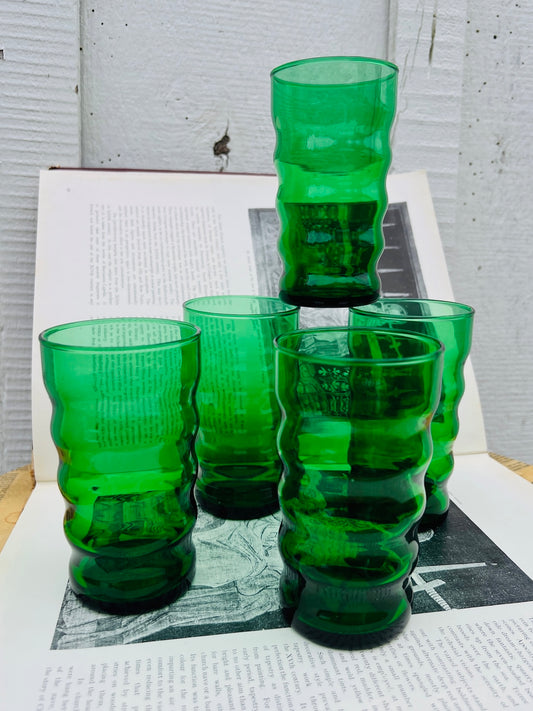 Vintage 1960s Anchor Hocking Emerald Wavy Glasses | Set of 5
