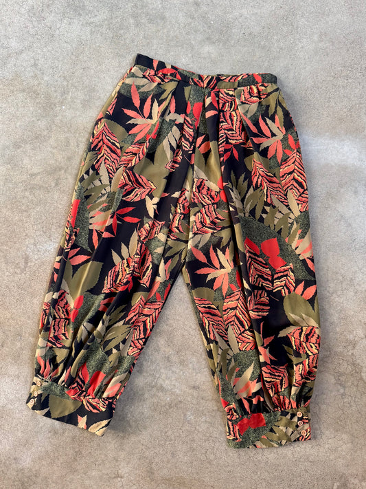 Vintage 1980s Richtone NY Tropical Leaf Print Pleated Capri Pants | Waist 27”