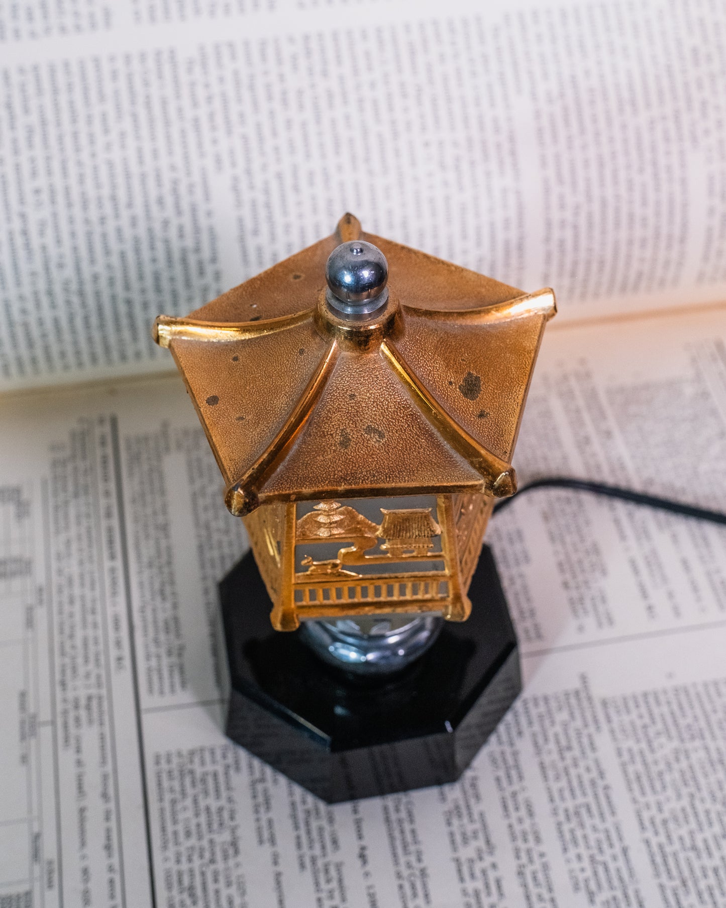 Vintage 1940s Japanese Pagoda Mini Table Lamp