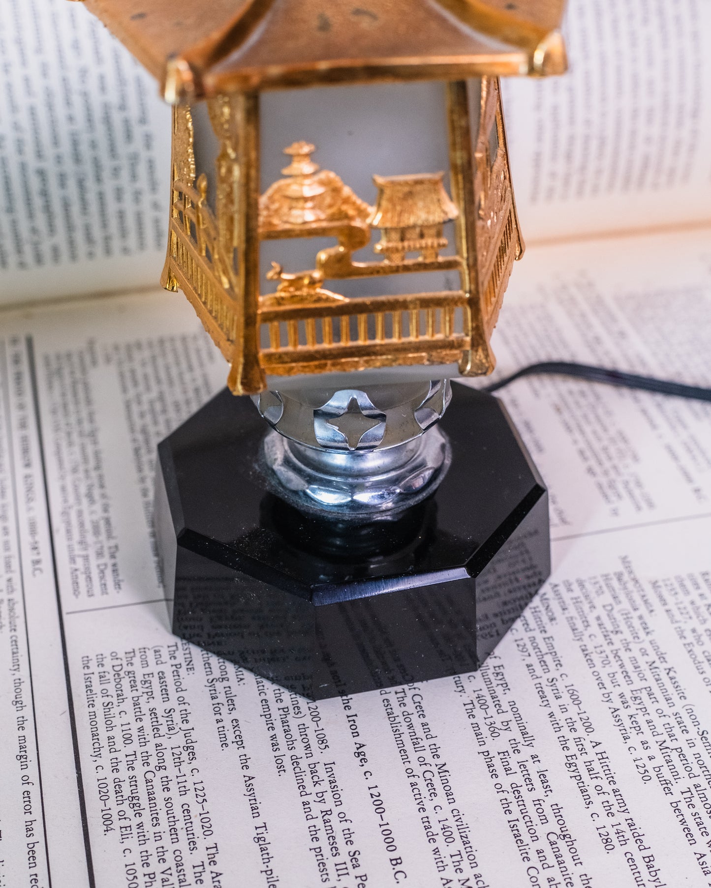 Vintage 1940s Japanese Pagoda Mini Table Lamp