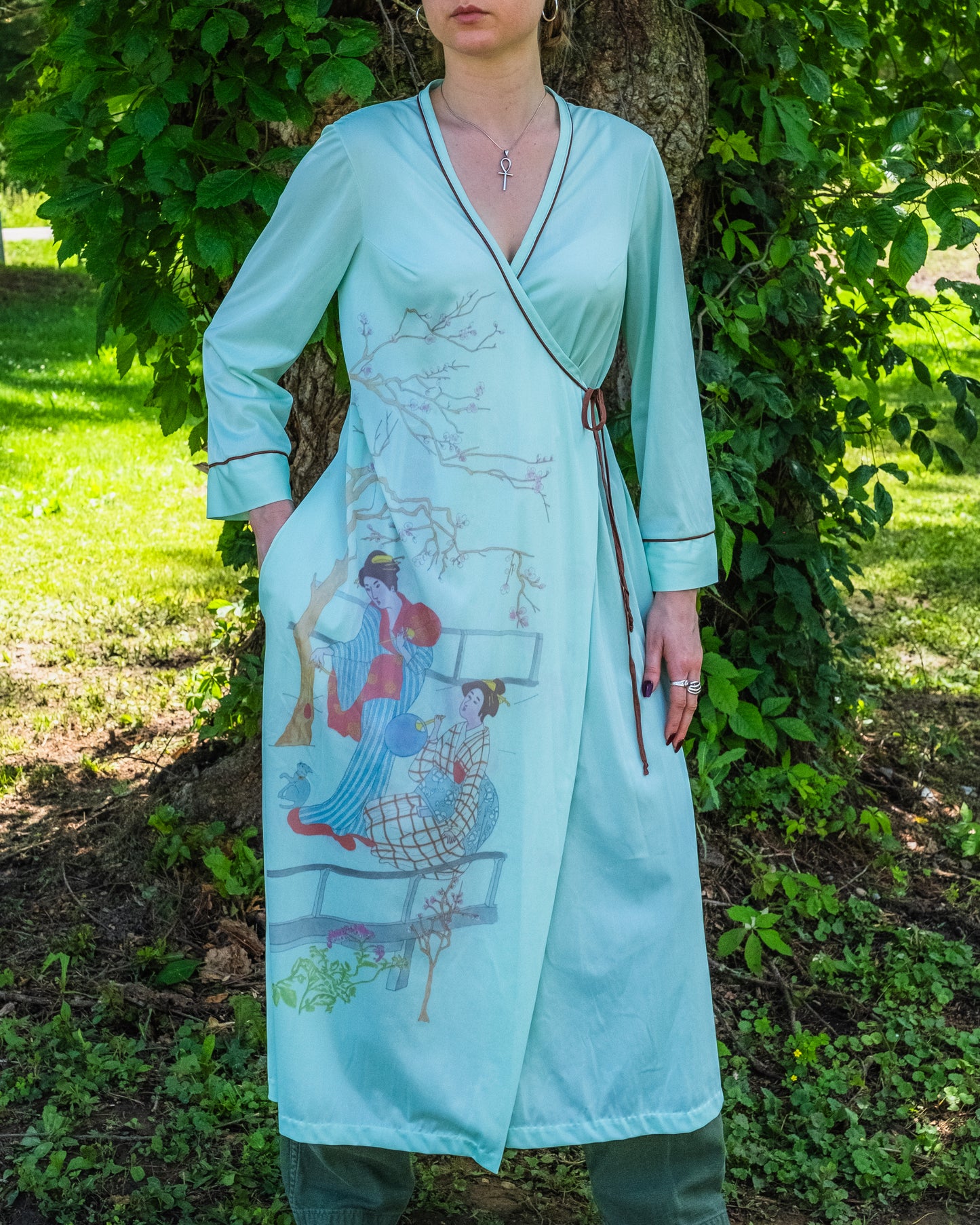Vintage 1970s Green Japanese Geisha Scene Nylon Robe | Small