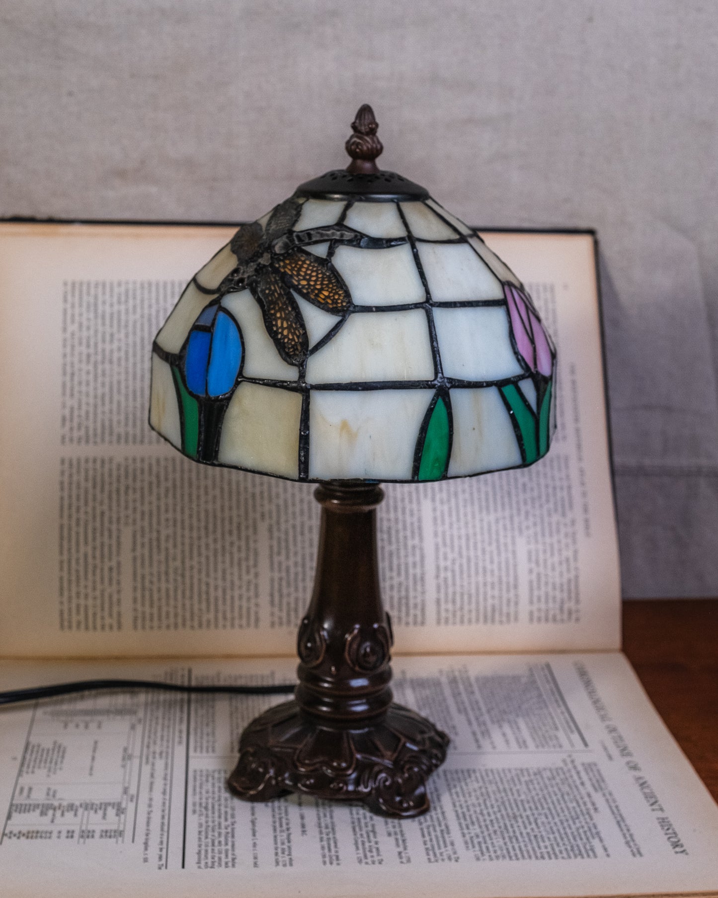 Vintage Tiffany-Style Floral Dragonfly Table Lamp