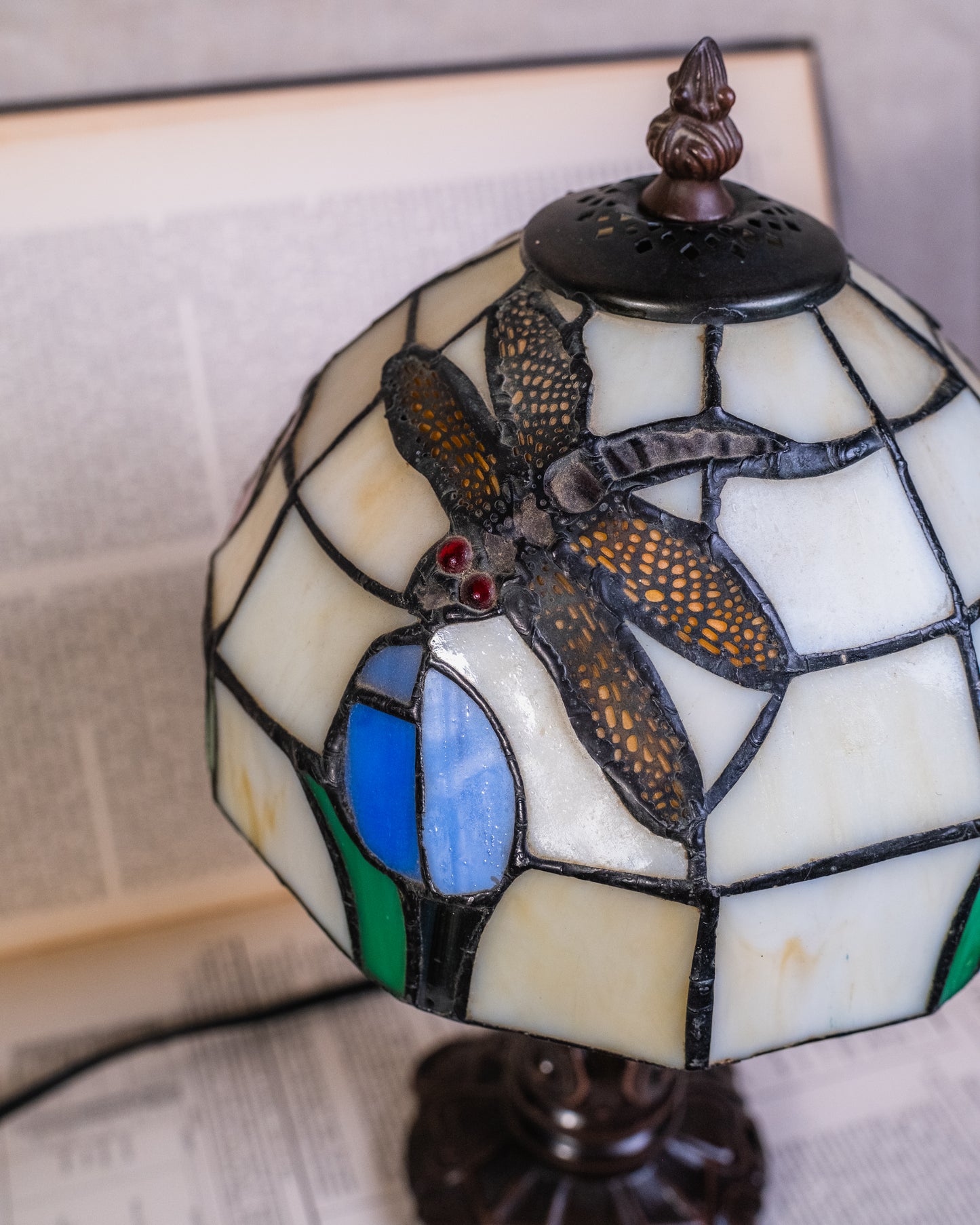 Vintage Tiffany-Style Floral Dragonfly Table Lamp