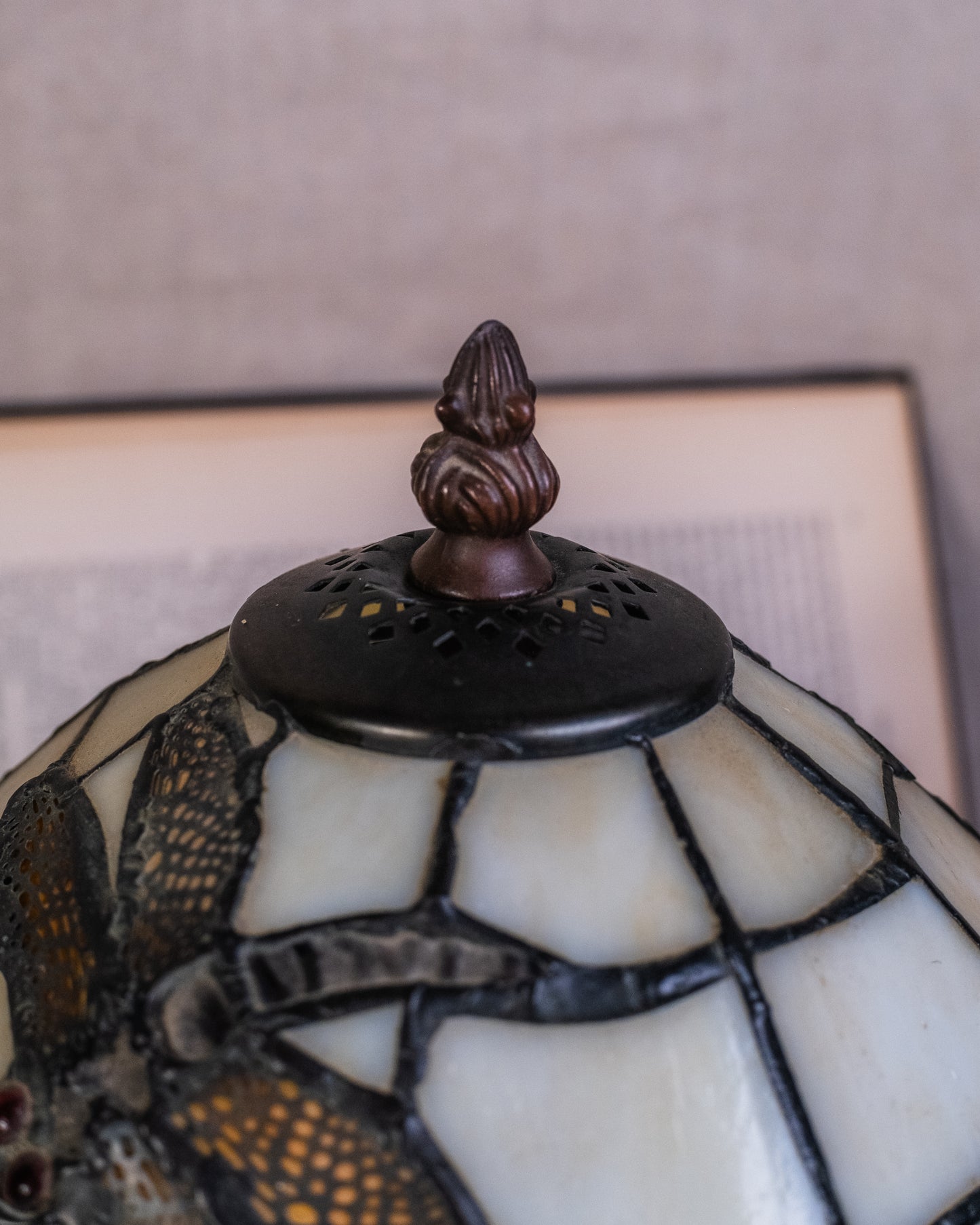 Vintage Tiffany-Style Floral Dragonfly Table Lamp