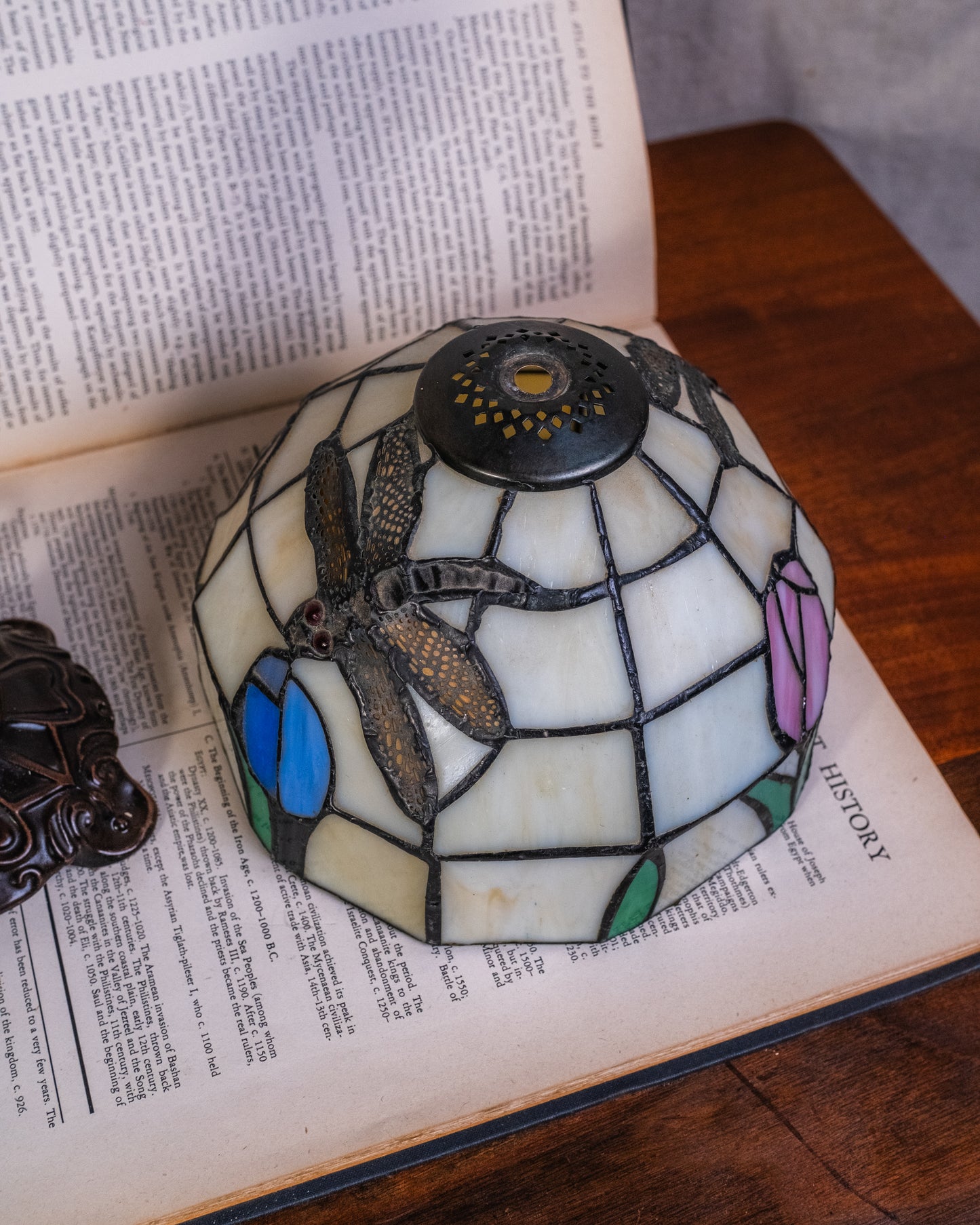 Vintage Tiffany-Style Floral Dragonfly Table Lamp