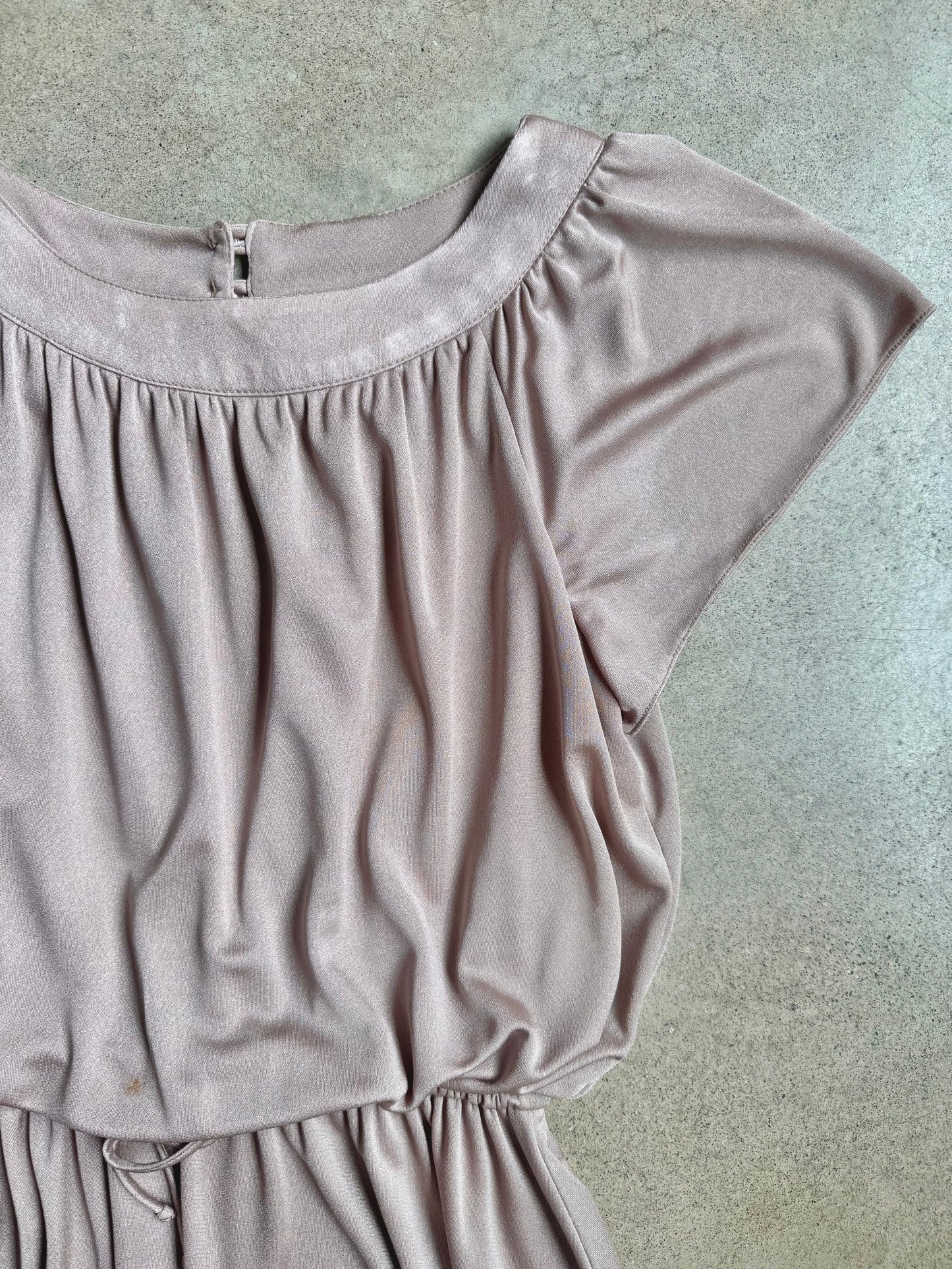 Vintage 1980s Taupe Cinch-Waist Flutter Sleeve Dress | S/M