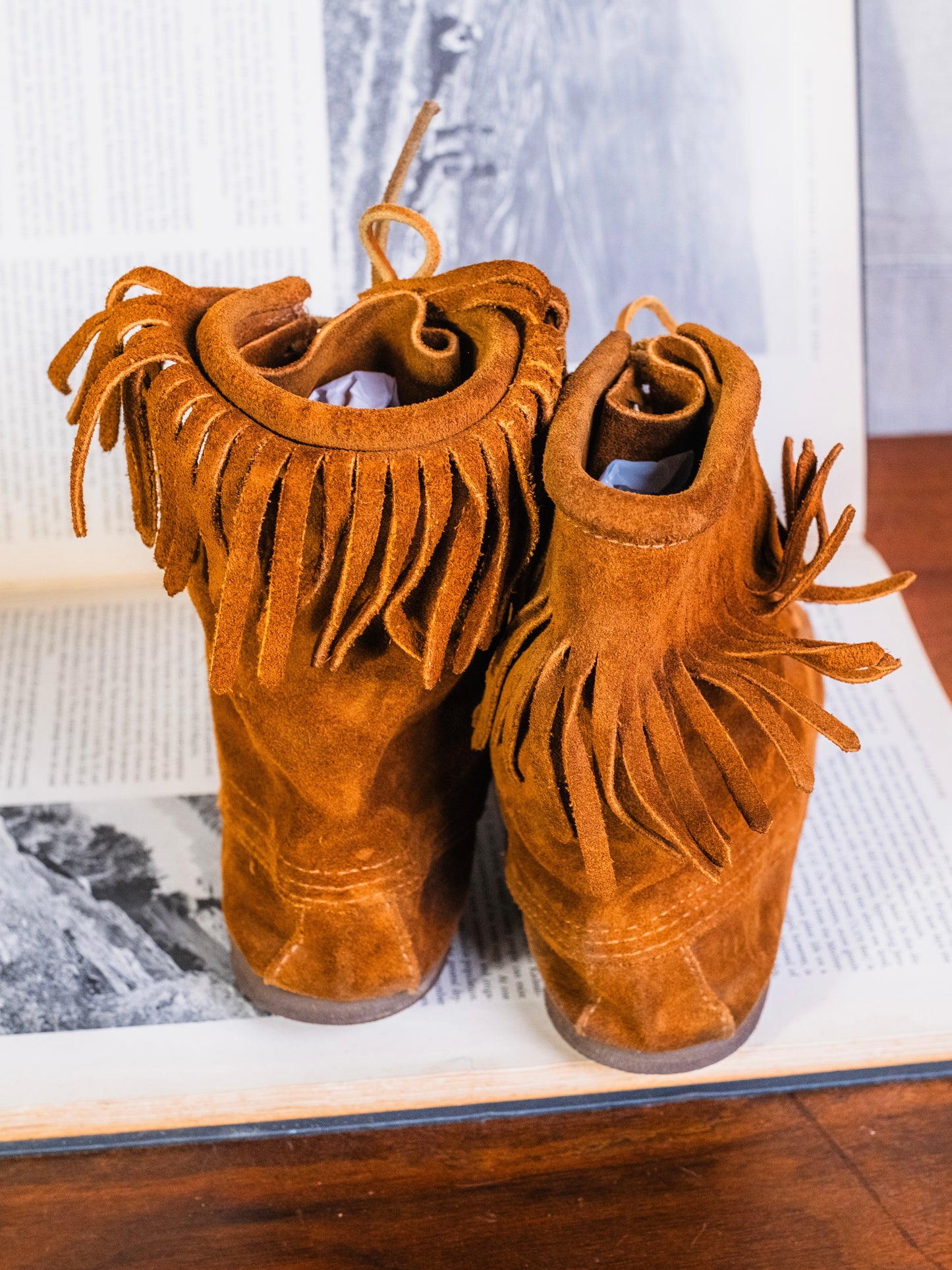 Vintage 1970s Minnetonka Moccasins Brown Suede Fringe Ankle Boots | Women’s 9