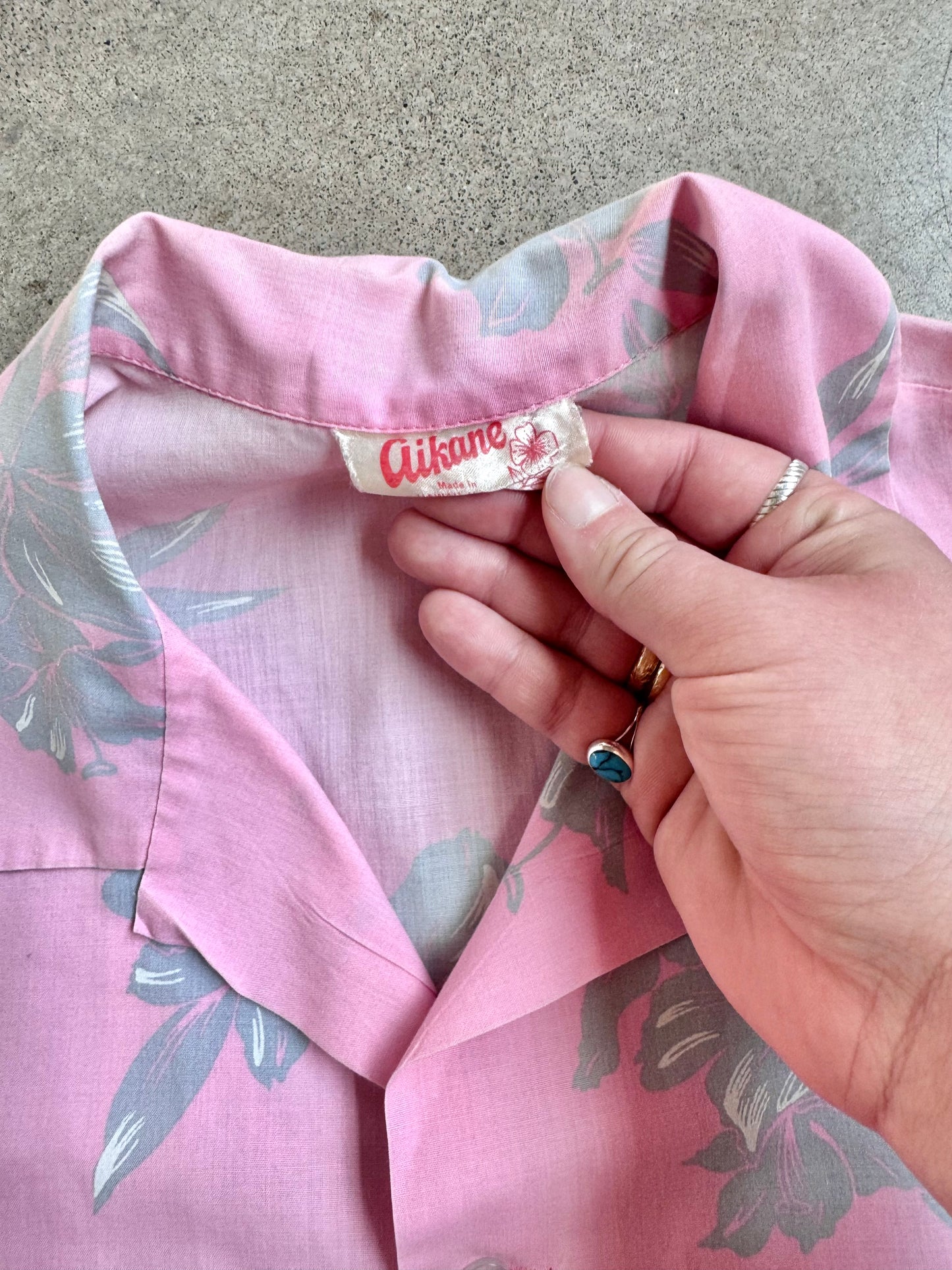 Vintage 1970s Aikane Pink & Grey Hawaiian Shirt | M/L
