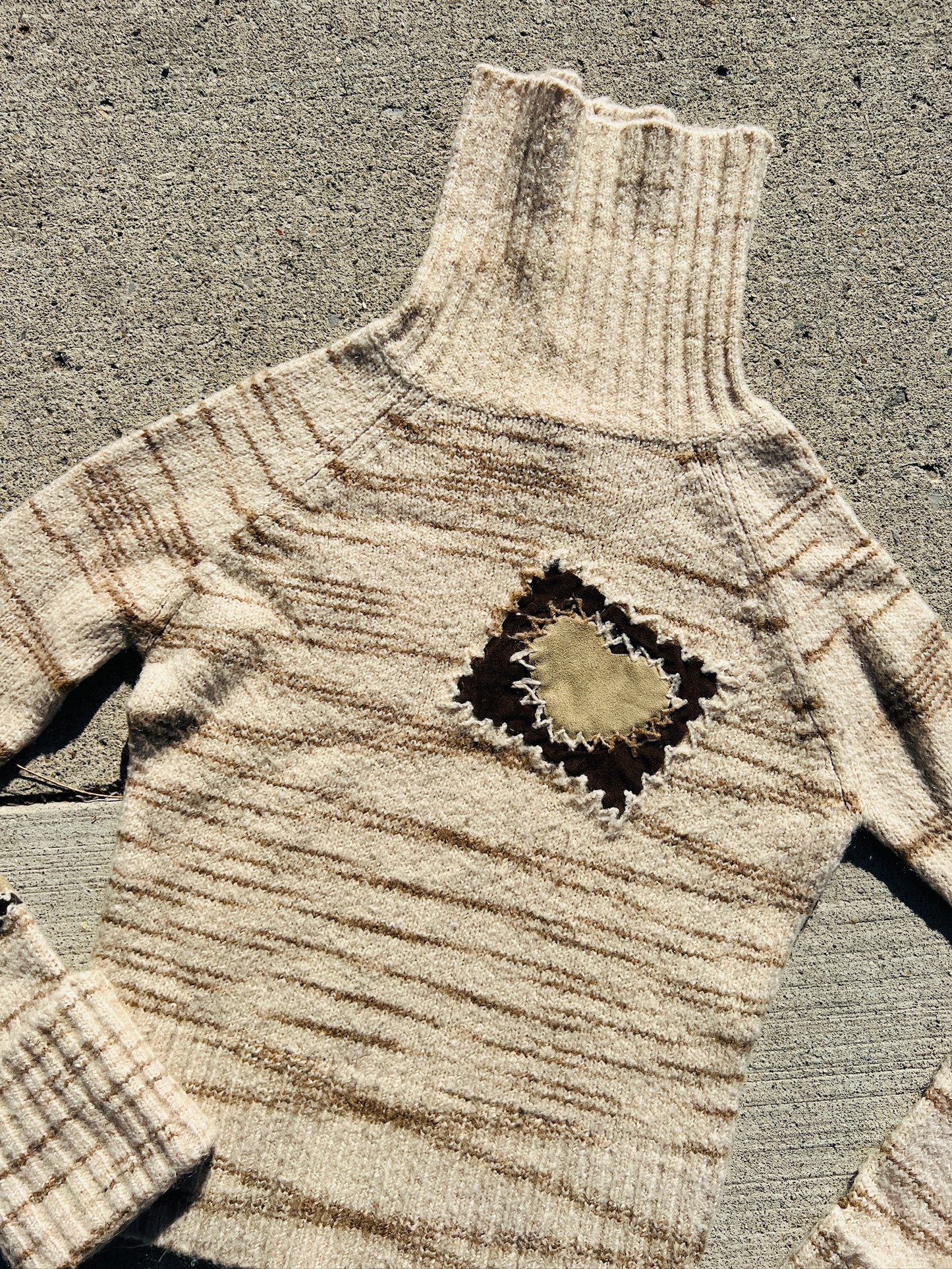 Y2K Buffalo Neutral Heart Patched Turtleneck Fitted Sweater | M/L