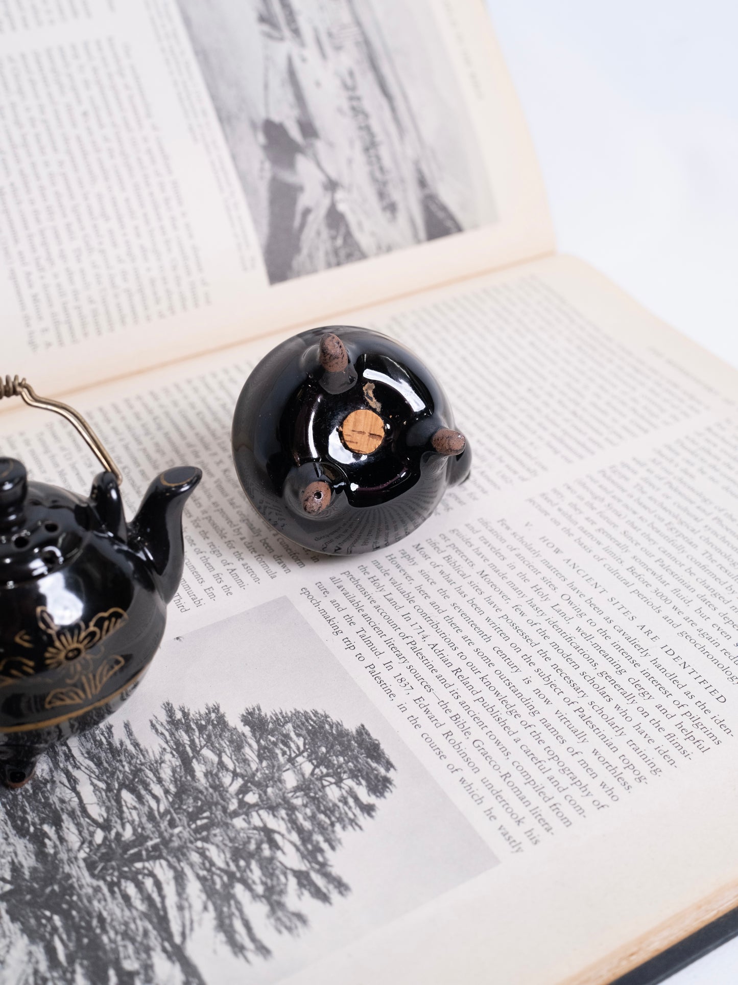 Vintage 1950s Ceramic Japanese Hand-Painted Tea Kettle Salt & Pepper Shaker Set