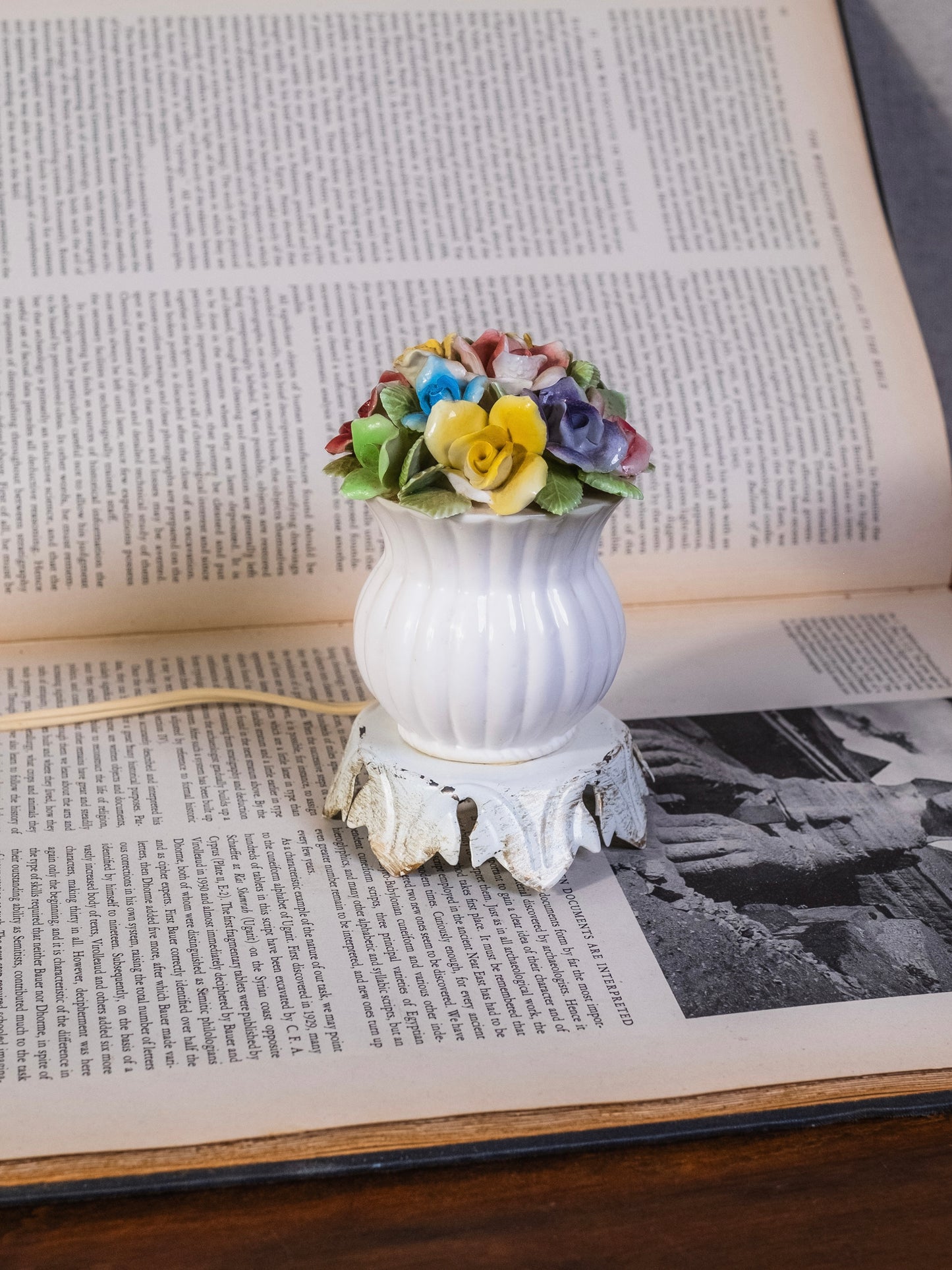 Vintage 1950s Porcelain Floral Bouquet Metal Base Table Lamp