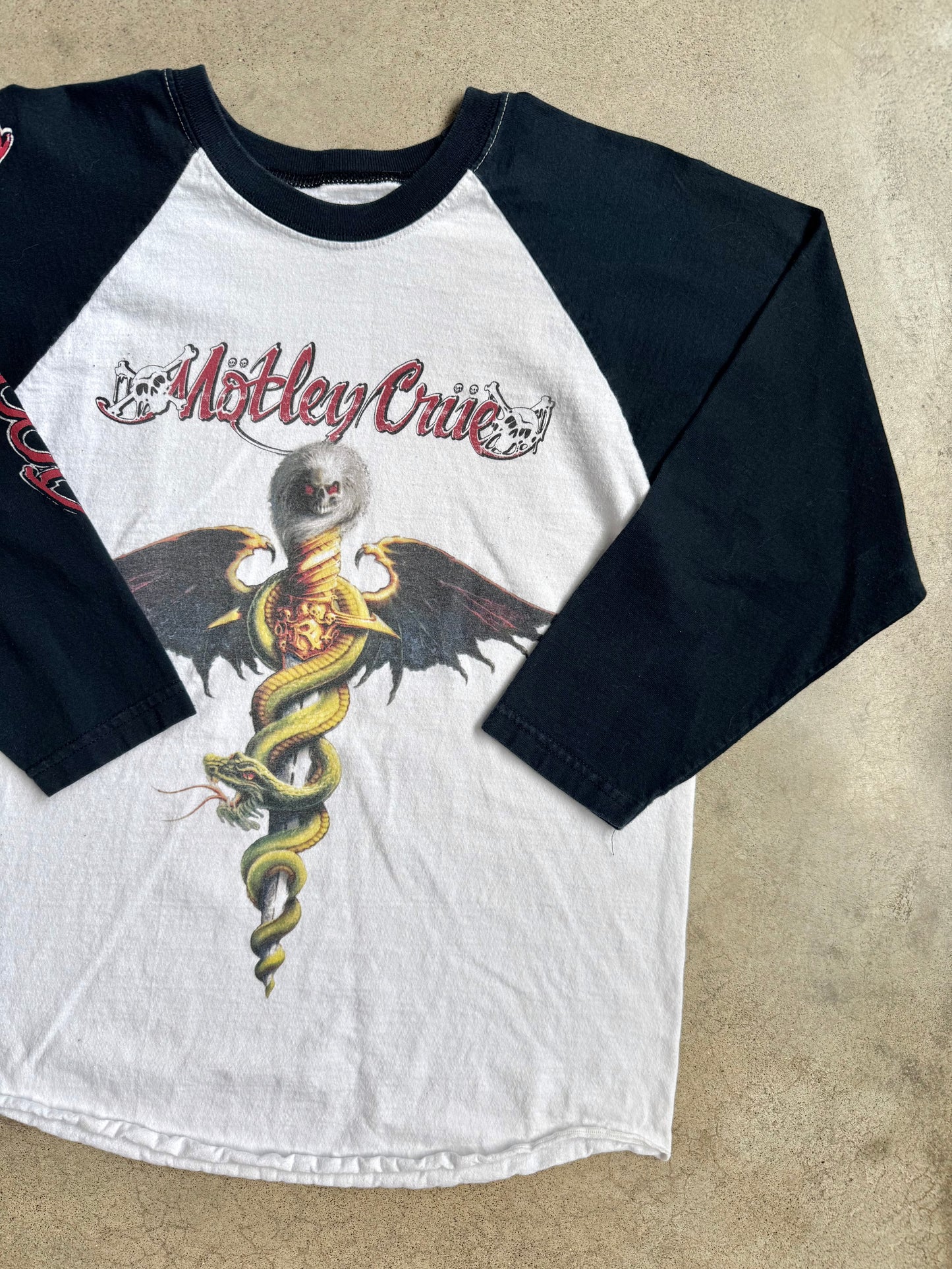 Vintage-Style Mötley Crüe Dr. Feelgood Raglan Tee | Small